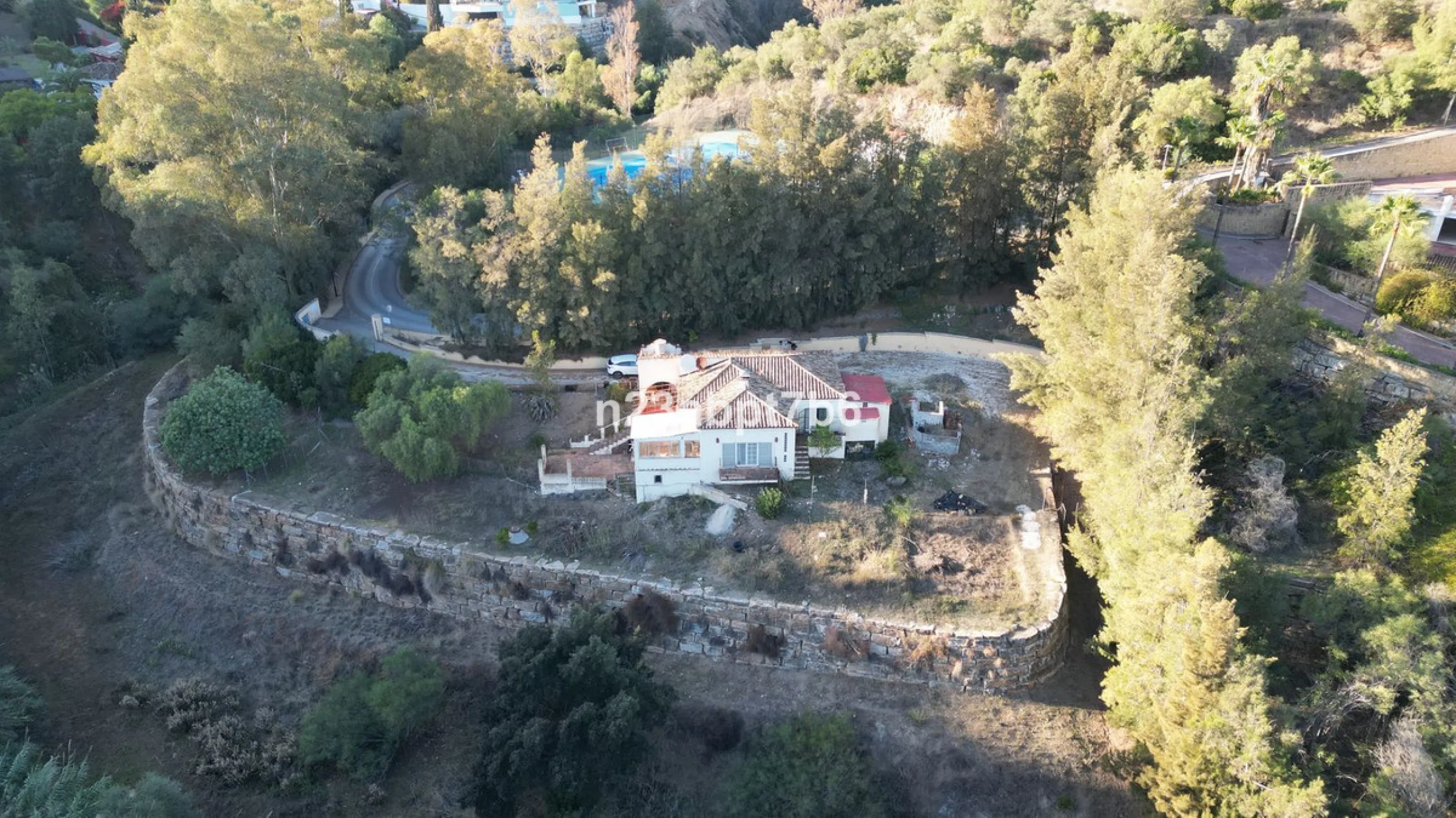 House - Detached Villa в продаже в Puerto de la Torre, Málaga. В доме 2 спален и 2 ванных комнат. Площадь дома 133 м². Площадь участка 5842 м²