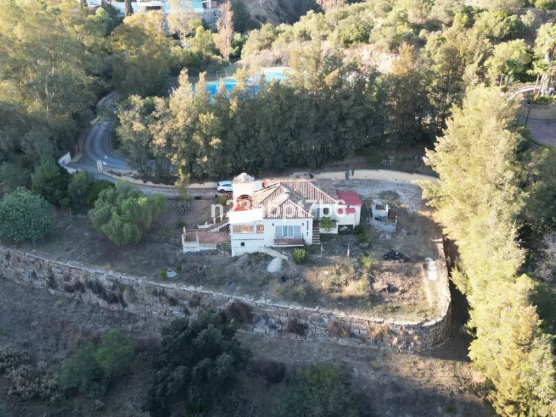 House - Detached Villa в продаже в Puerto de la Torre, Málaga. В доме 2 спален и 2 ванных комнат. Площадь дома 133 м². Площадь участка 5842 м²