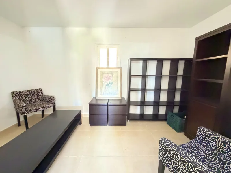 House with Sea Views in Estepona. Set on a 4,409 m² plot just 2.5 km from the center of Estepona, this property offers tranquility without sacrificing proximity to all amenities. The home itself features approximately 150 m² of living space with 4 bedroom