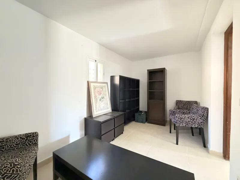 House with Sea Views in Estepona. Set on a 4,409 m² plot just 2.5 km from the center of Estepona, this property offers tranquility without sacrificing proximity to all amenities. The home itself features approximately 150 m² of living space with 4 bedroom
