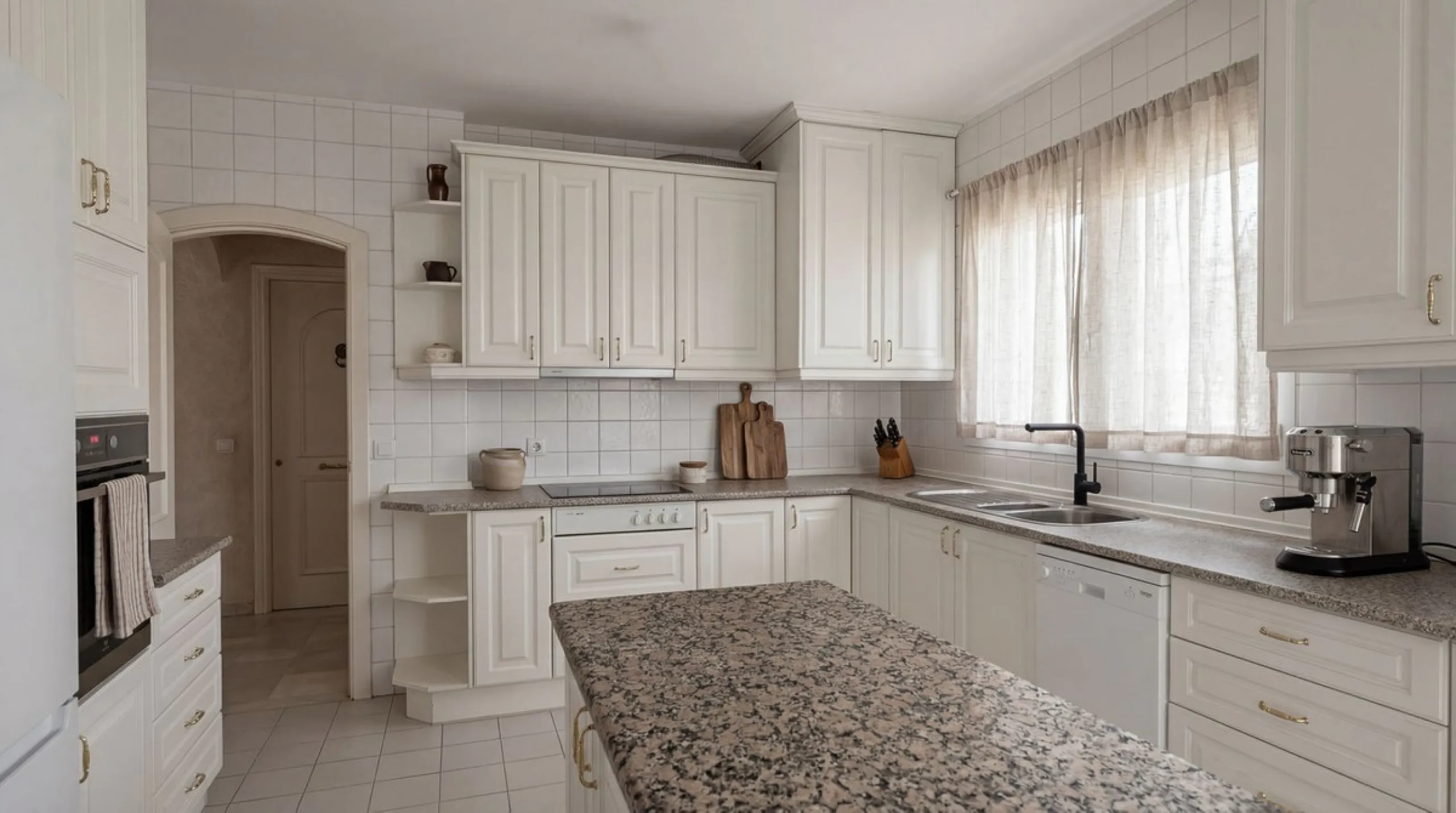 Investment Opportunity: Villa with Unlimited Potential in Elviria