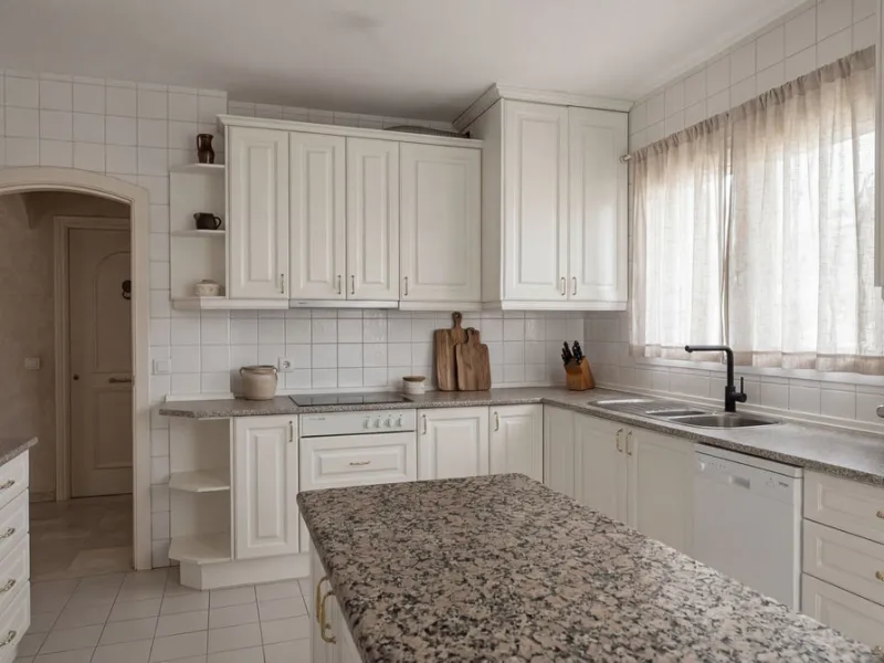 Investment Opportunity: Villa with Unlimited Potential in Elviria