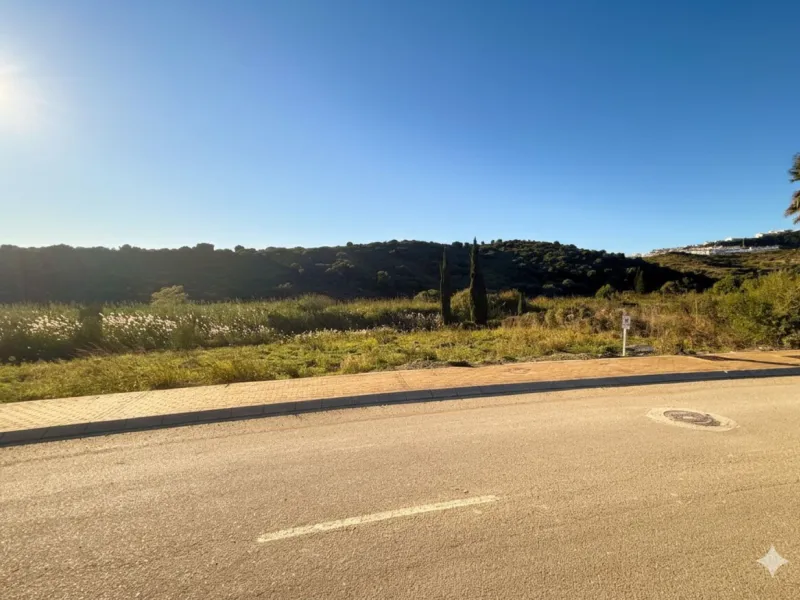 Plot - Residential Plot в продаже в Casares, Málaga. Площадь участка 968 м²