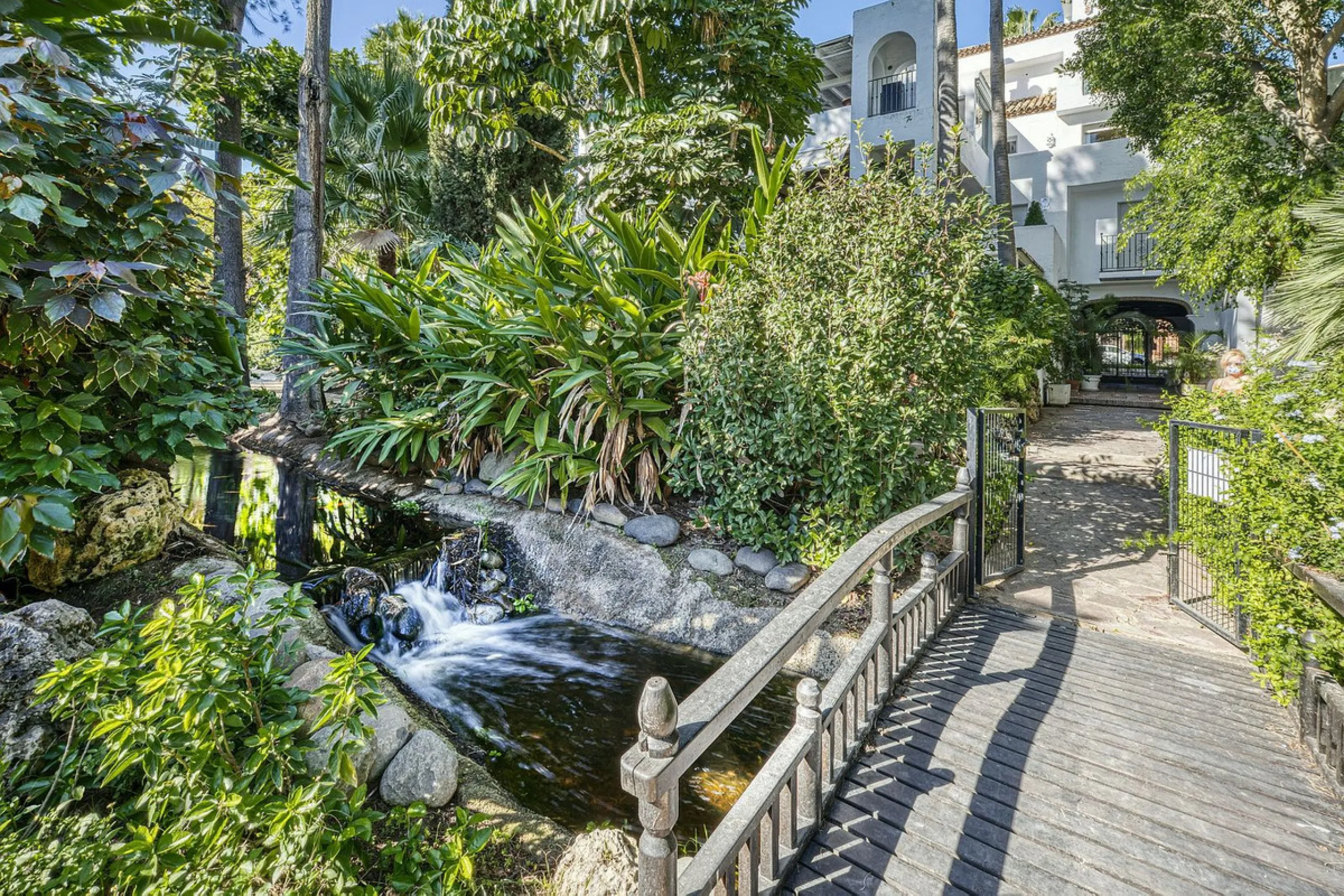 Luxury Penthouse Duplex – Tropical Serenity and Timeless Elegance