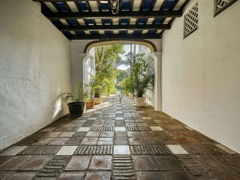 Luxury Penthouse Duplex – Tropical Serenity and Timeless Elegance