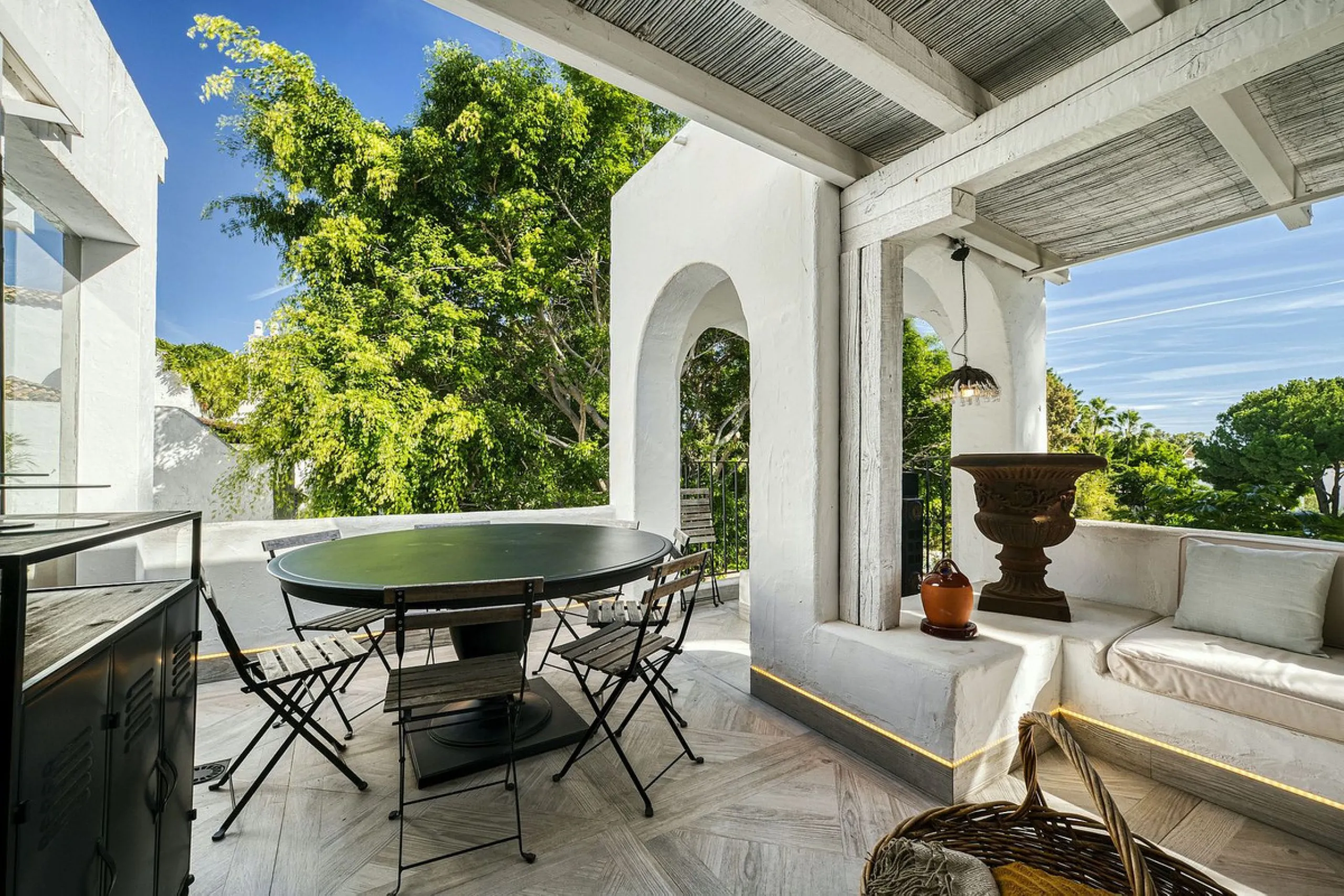 Luxury Penthouse Duplex – Tropical Serenity and Timeless Elegance