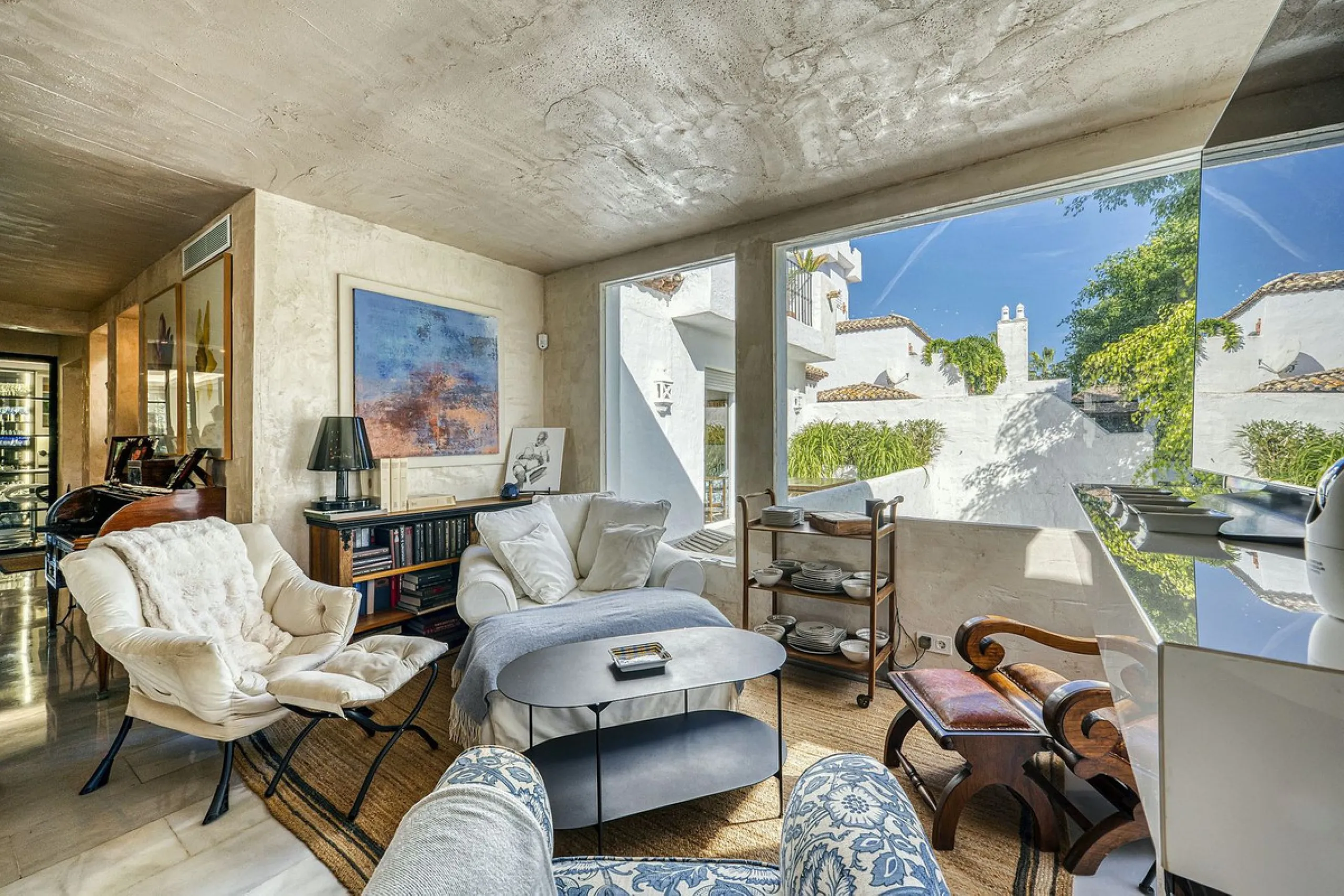 Luxury Penthouse Duplex – Tropical Serenity and Timeless Elegance