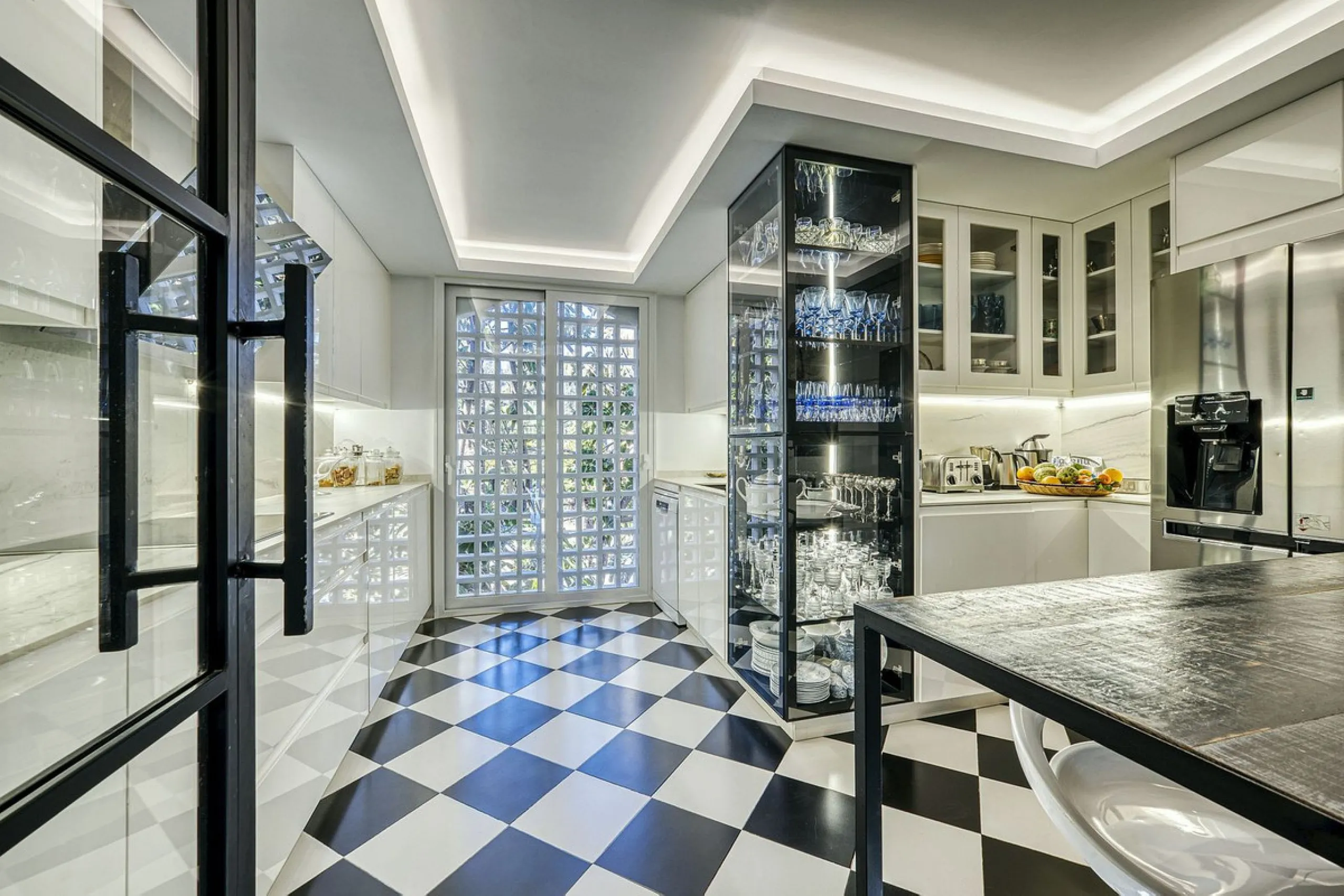 Luxury Penthouse Duplex – Tropical Serenity and Timeless Elegance