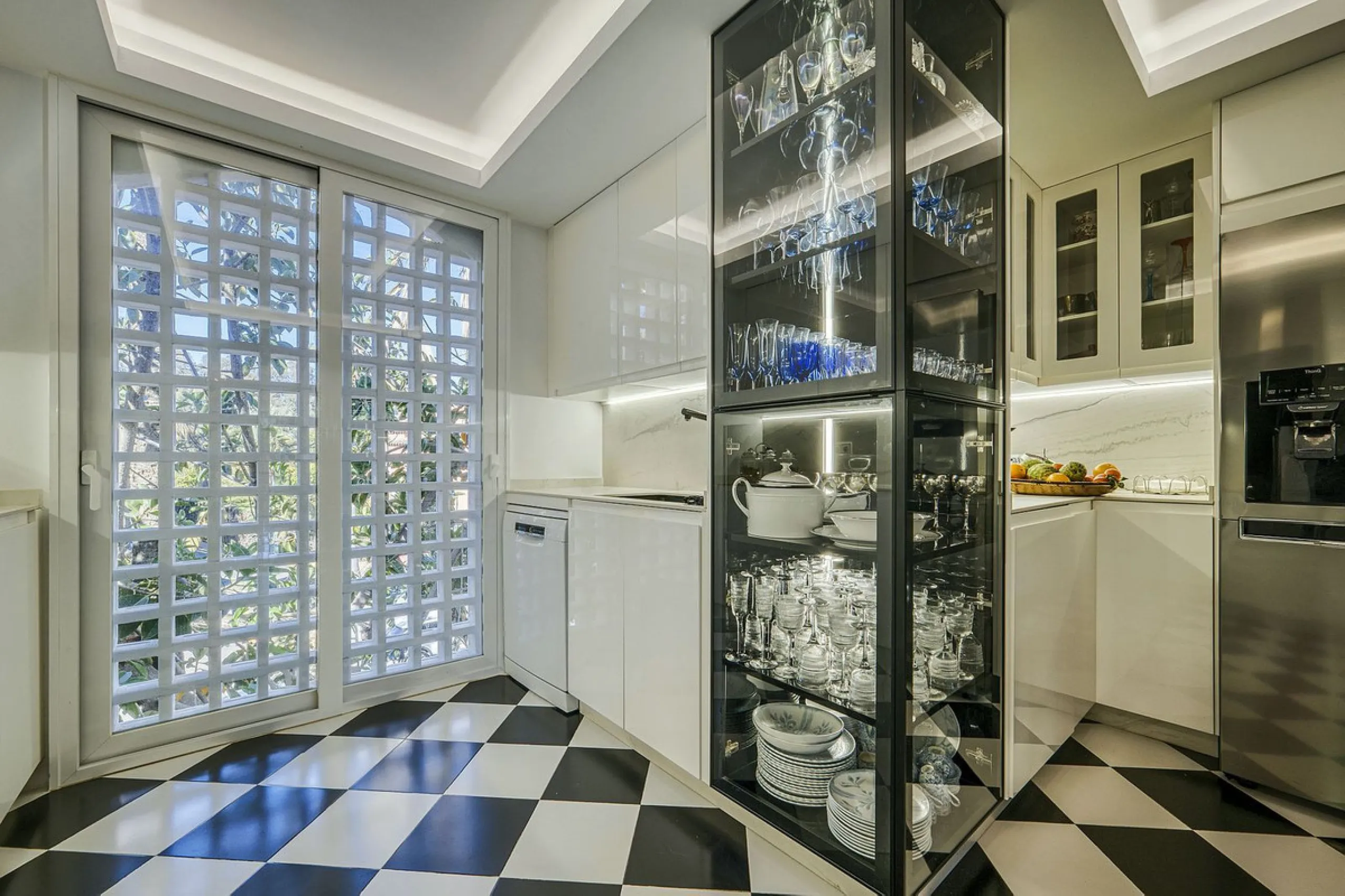 Luxury Penthouse Duplex – Tropical Serenity and Timeless Elegance