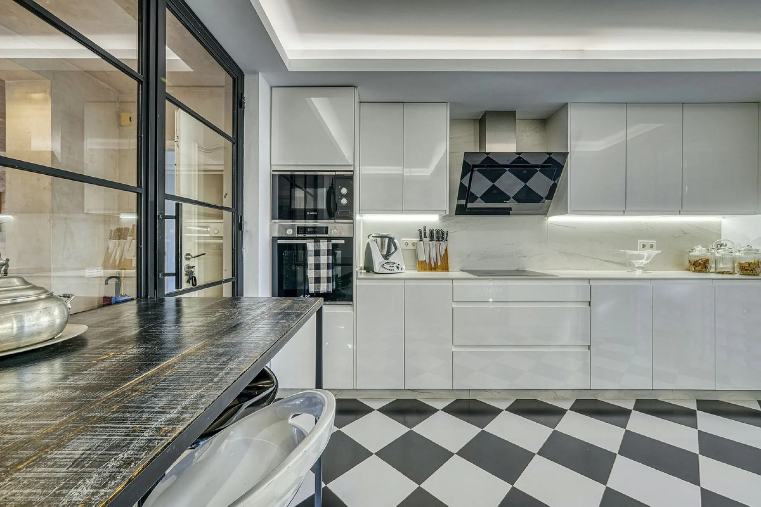 Luxury Penthouse Duplex – Tropical Serenity and Timeless Elegance