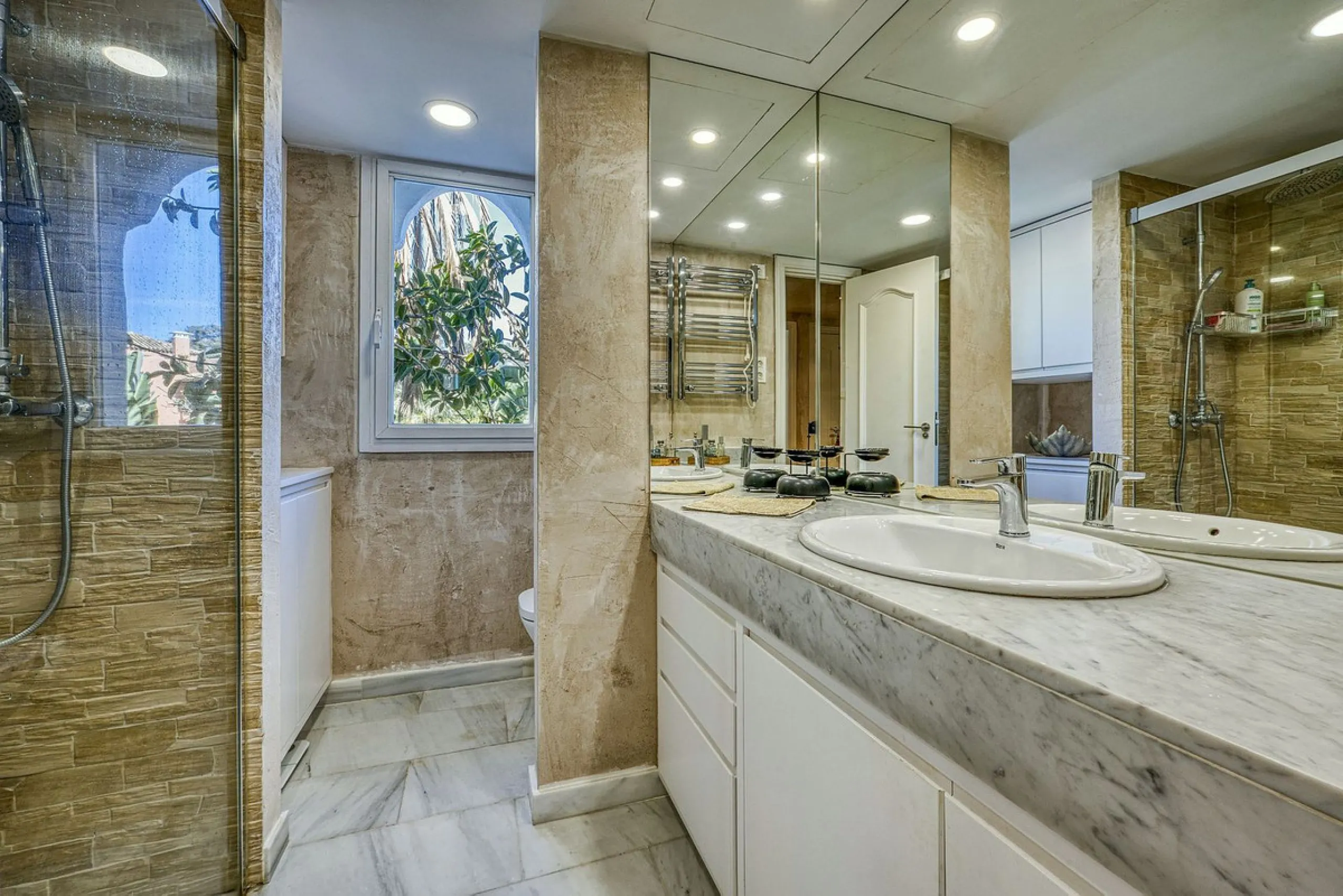 Luxury Penthouse Duplex – Tropical Serenity and Timeless Elegance