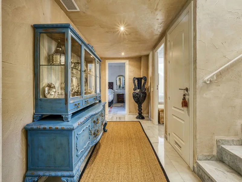 Luxury Penthouse Duplex – Tropical Serenity and Timeless Elegance
