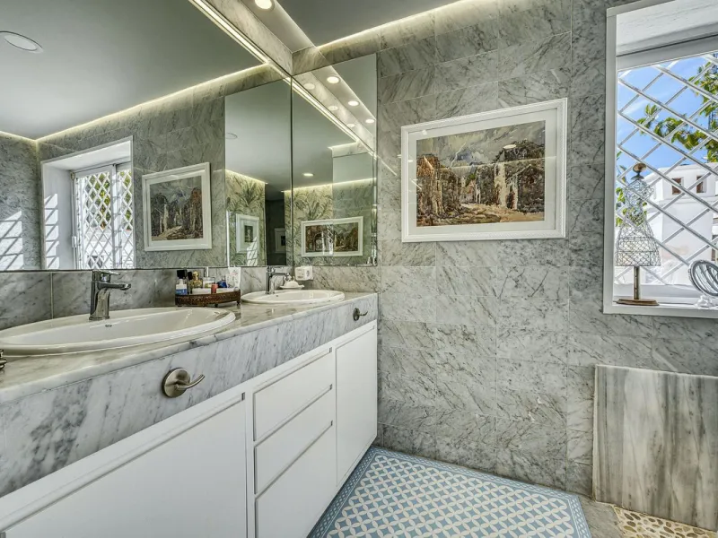 Luxury Penthouse Duplex – Tropical Serenity and Timeless Elegance