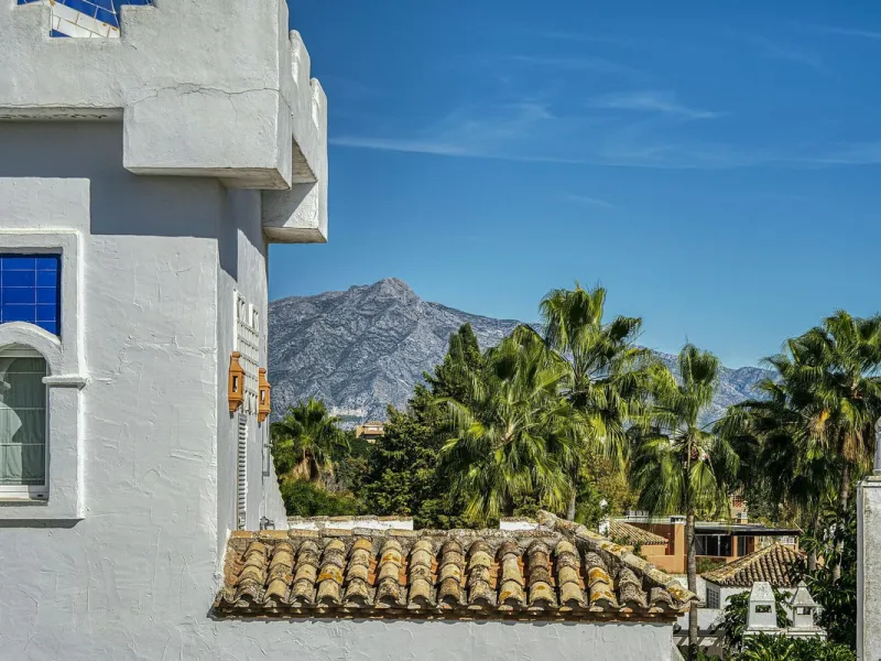 Luxury Penthouse Duplex – Tropical Serenity and Timeless Elegance
