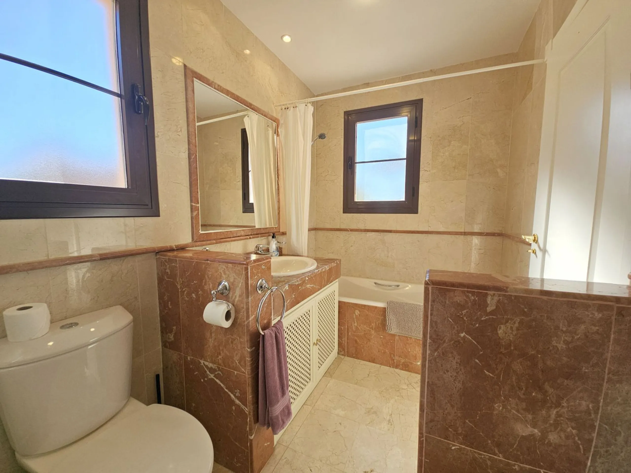 Ground-Floor 3-Bedroom apartment for sale in Hacienda del Sol