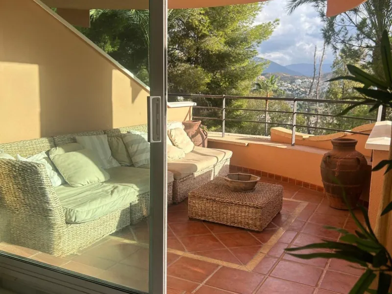 Apartment - Middle Floor Apartment в продаже в Marbella, Málaga. В доме 2 спален и 2 ванных комнат. Площадь дома 126 м²