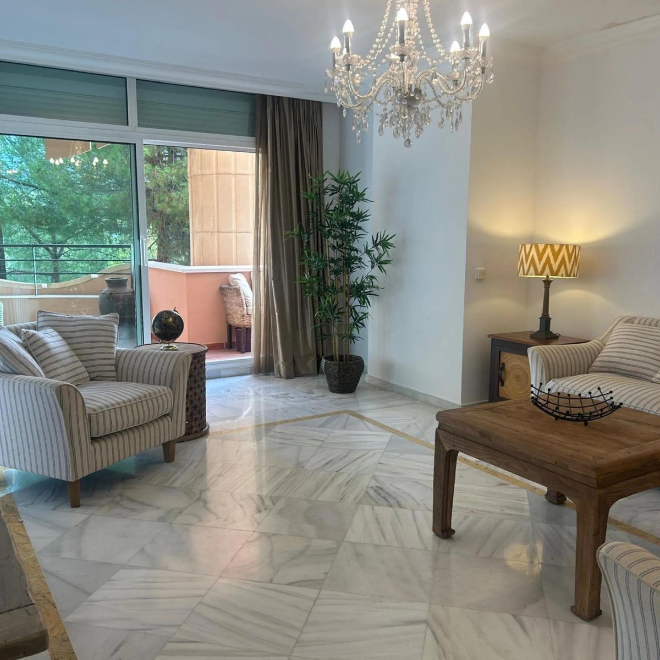 Apartment - Middle Floor Apartment в продаже в Marbella, Málaga. В доме 2 спален и 2 ванных комнат. Площадь дома 126 м²