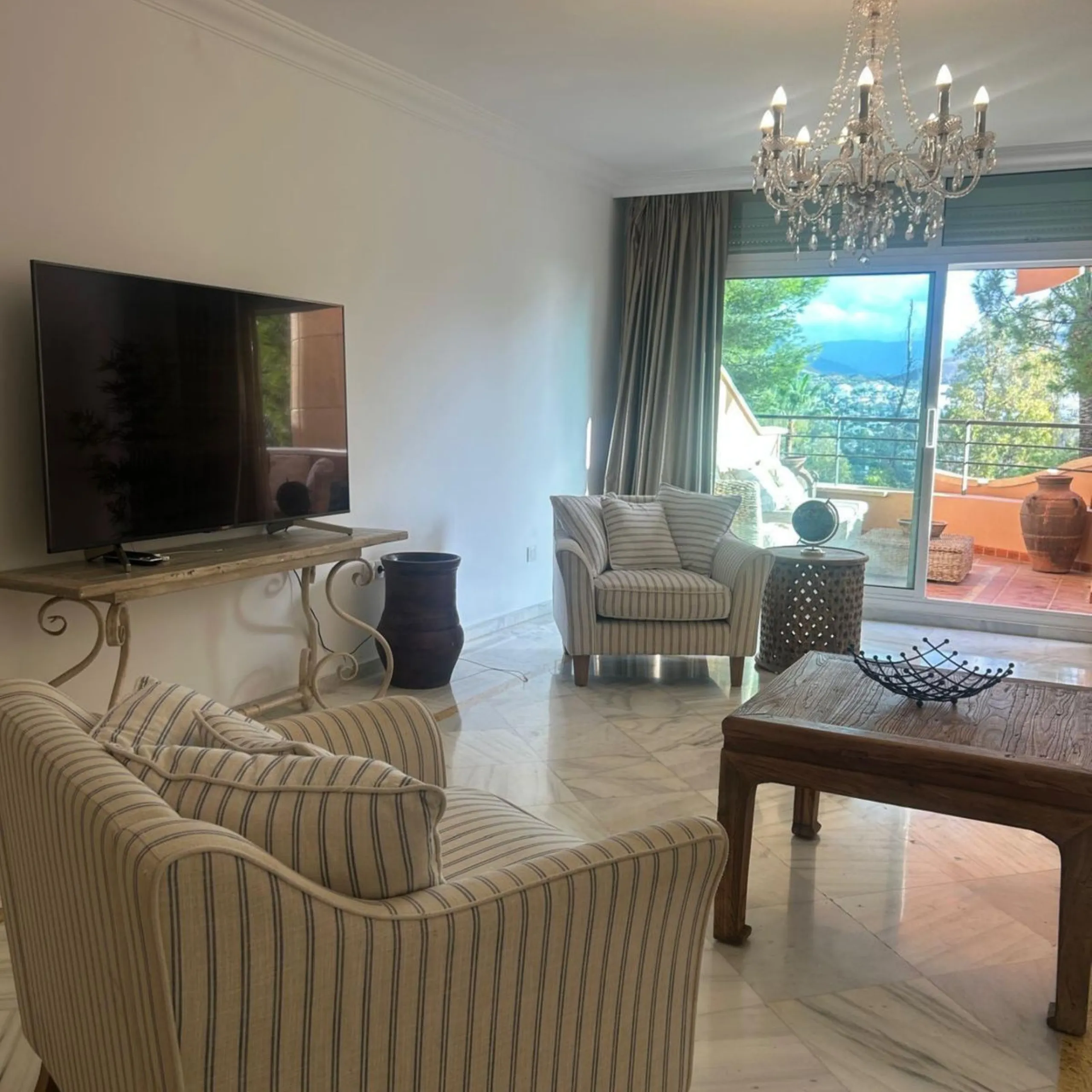 Apartment - Middle Floor Apartment в продаже в Marbella, Málaga. В доме 2 спален и 2 ванных комнат. Площадь дома 126 м²