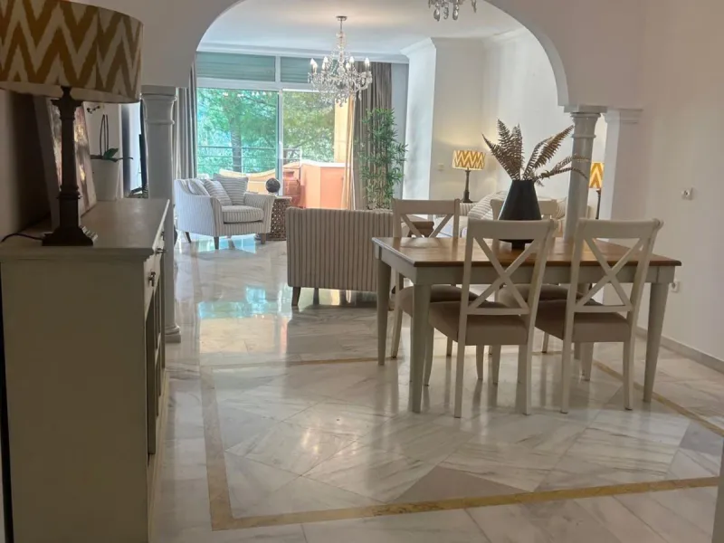 Apartment - Middle Floor Apartment в продаже в Marbella, Málaga. В доме 2 спален и 2 ванных комнат. Площадь дома 126 м²