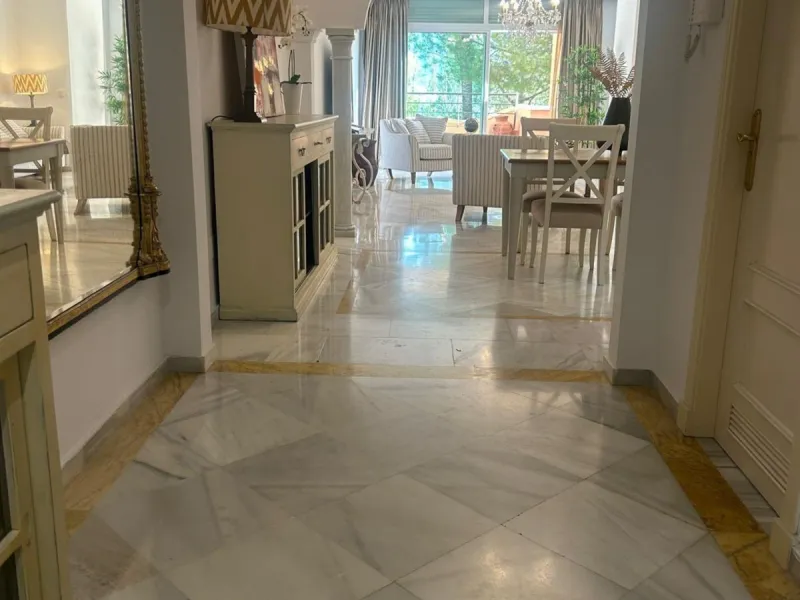 Apartment - Middle Floor Apartment в продаже в Marbella, Málaga. В доме 2 спален и 2 ванных комнат. Площадь дома 126 м²