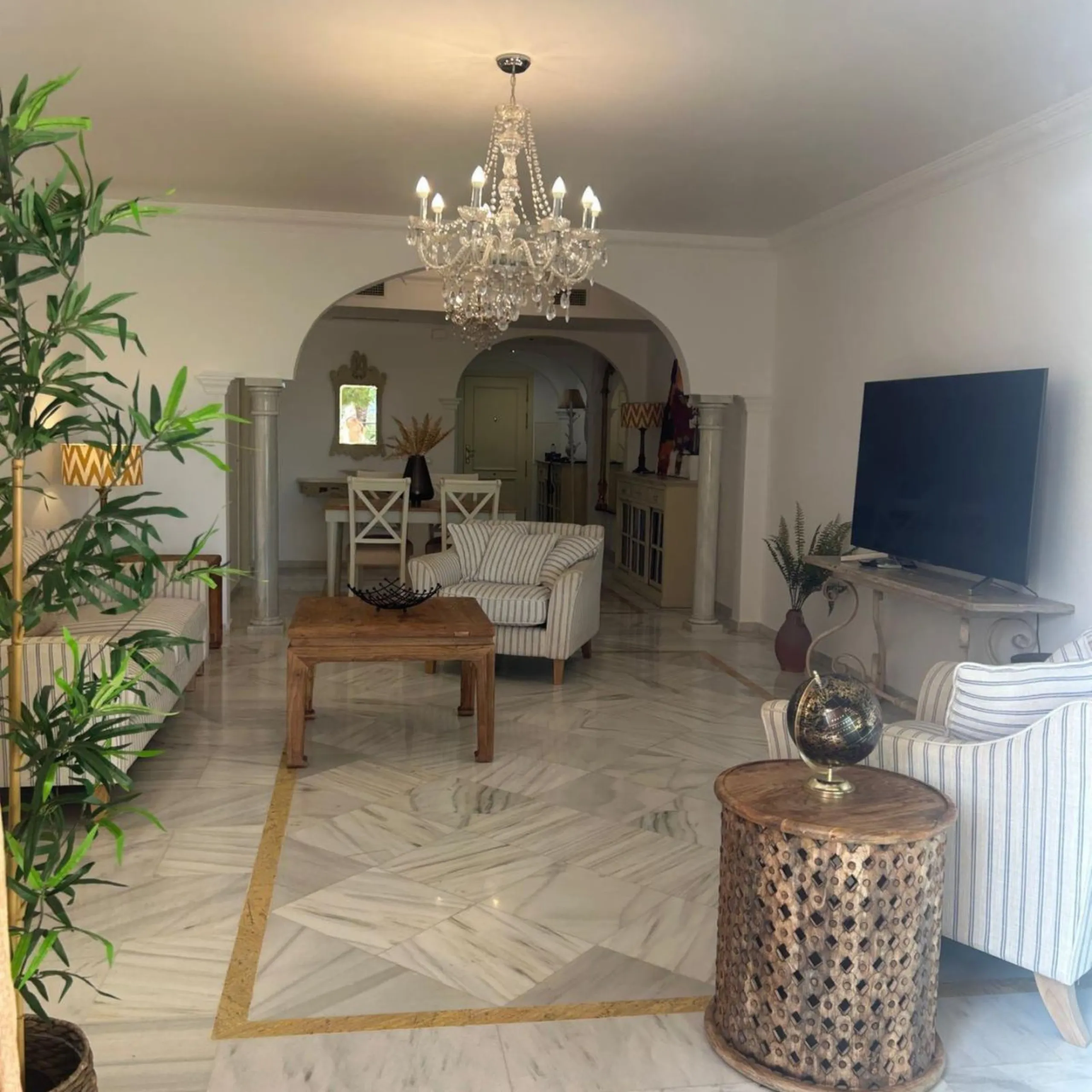 Apartment - Middle Floor Apartment в продаже в Marbella, Málaga. В доме 2 спален и 2 ванных комнат. Площадь дома 126 м²