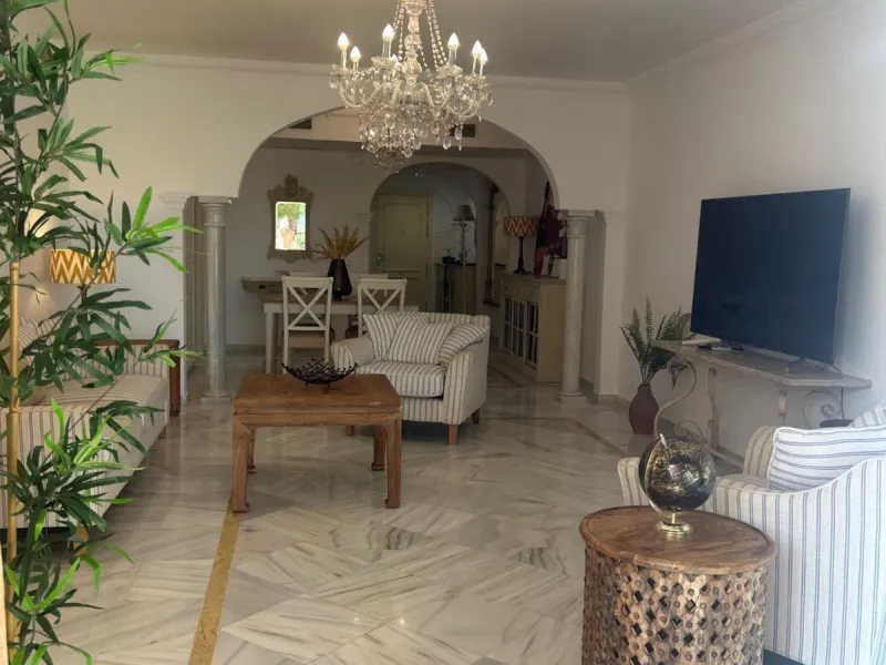 Apartment - Middle Floor Apartment в продаже в Marbella, Málaga. В доме 2 спален и 2 ванных комнат. Площадь дома 126 м²