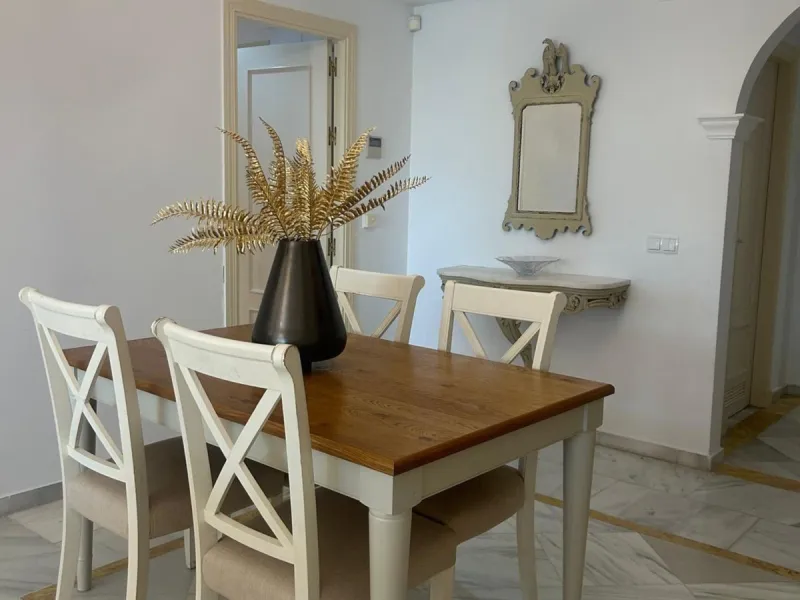 Apartment - Middle Floor Apartment в продаже в Marbella, Málaga. В доме 2 спален и 2 ванных комнат. Площадь дома 126 м²