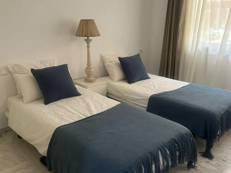 Apartment - Middle Floor Apartment в продаже в Marbella, Málaga. В доме 2 спален и 2 ванных комнат. Площадь дома 126 м²