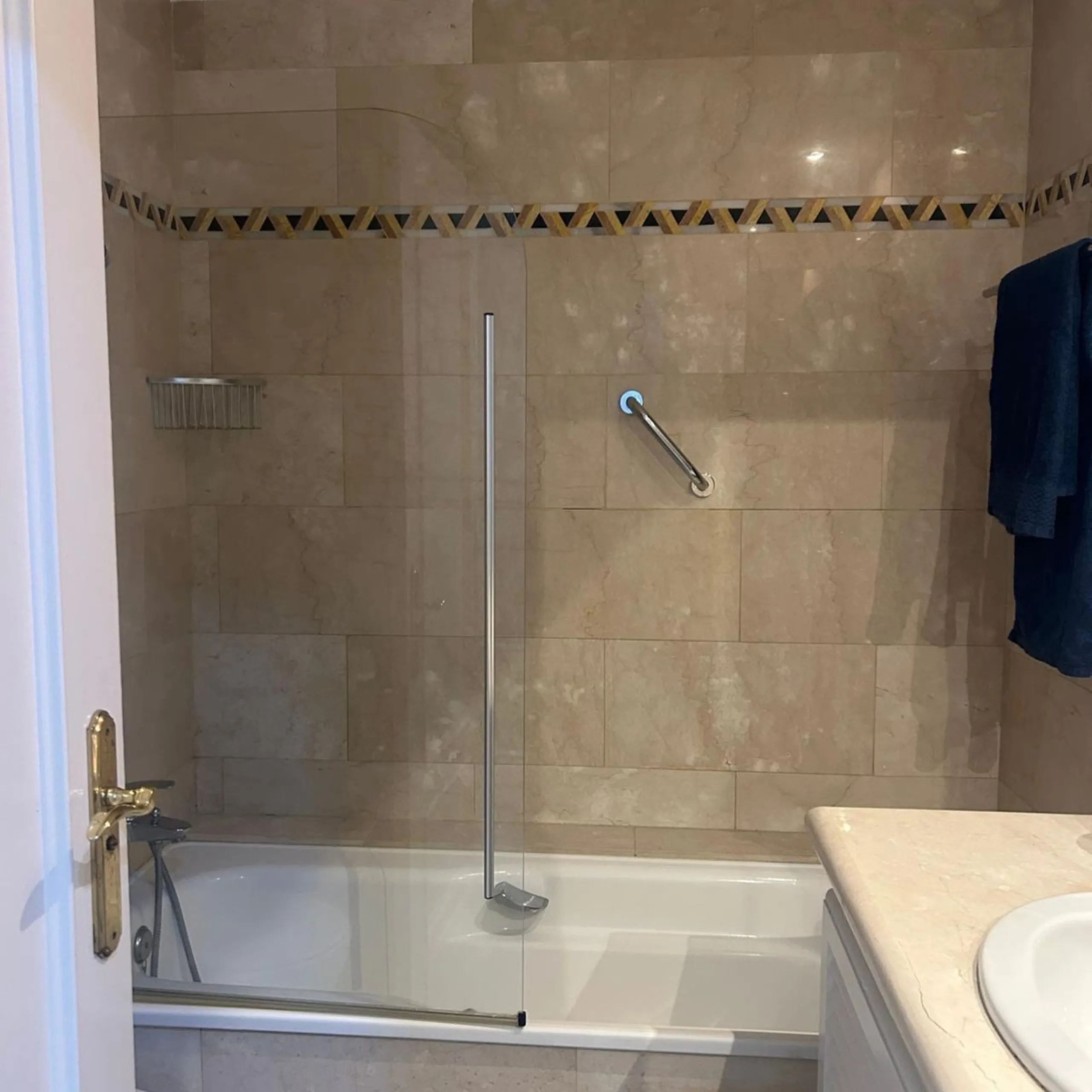 Apartment - Middle Floor Apartment в продаже в Marbella, Málaga. В доме 2 спален и 2 ванных комнат. Площадь дома 126 м²