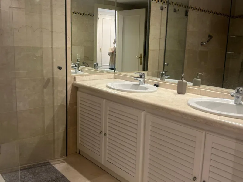 Apartment - Middle Floor Apartment в продаже в Marbella, Málaga. В доме 2 спален и 2 ванных комнат. Площадь дома 126 м²