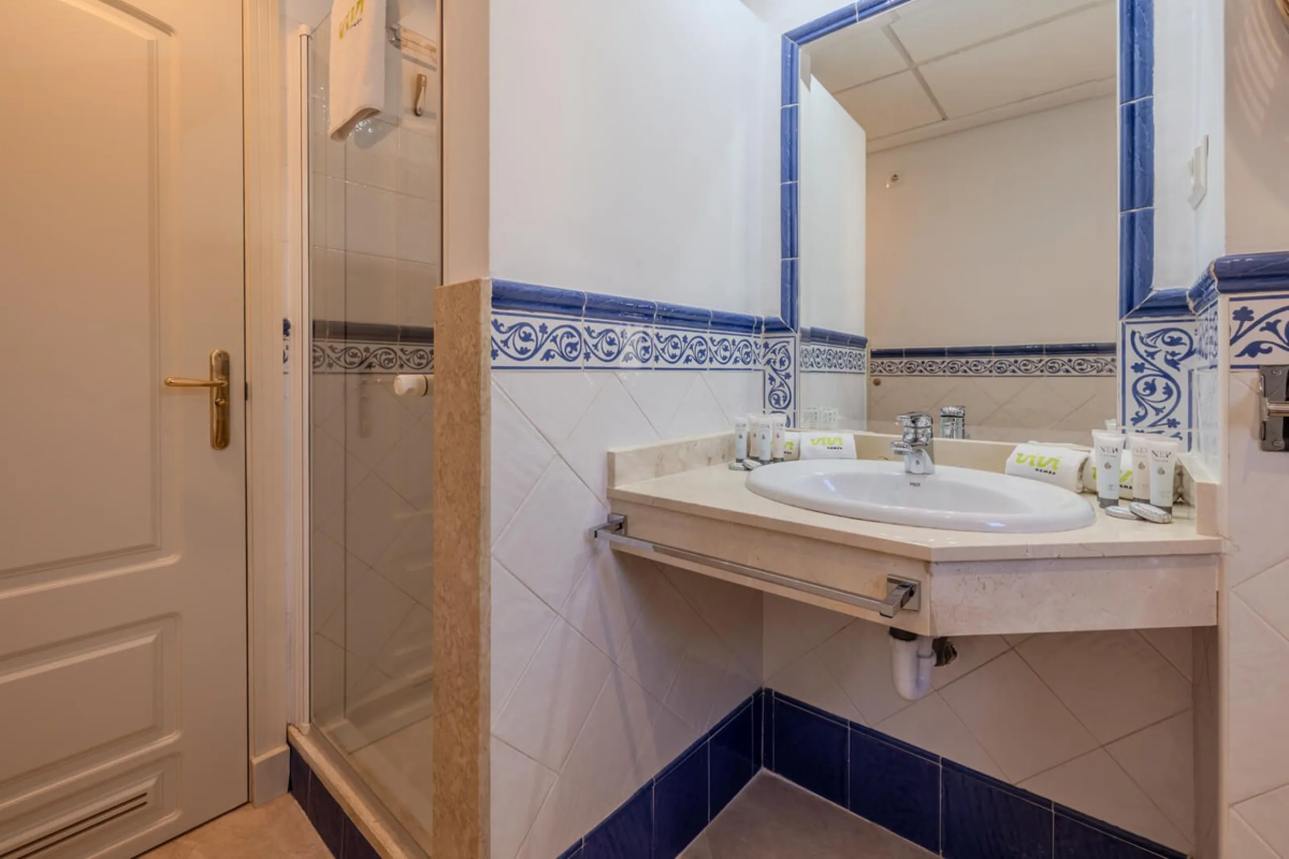 Stunning 3-Bedroom Penthouse with Breathtaking Coastal Views  in El Vicario, La Mairena