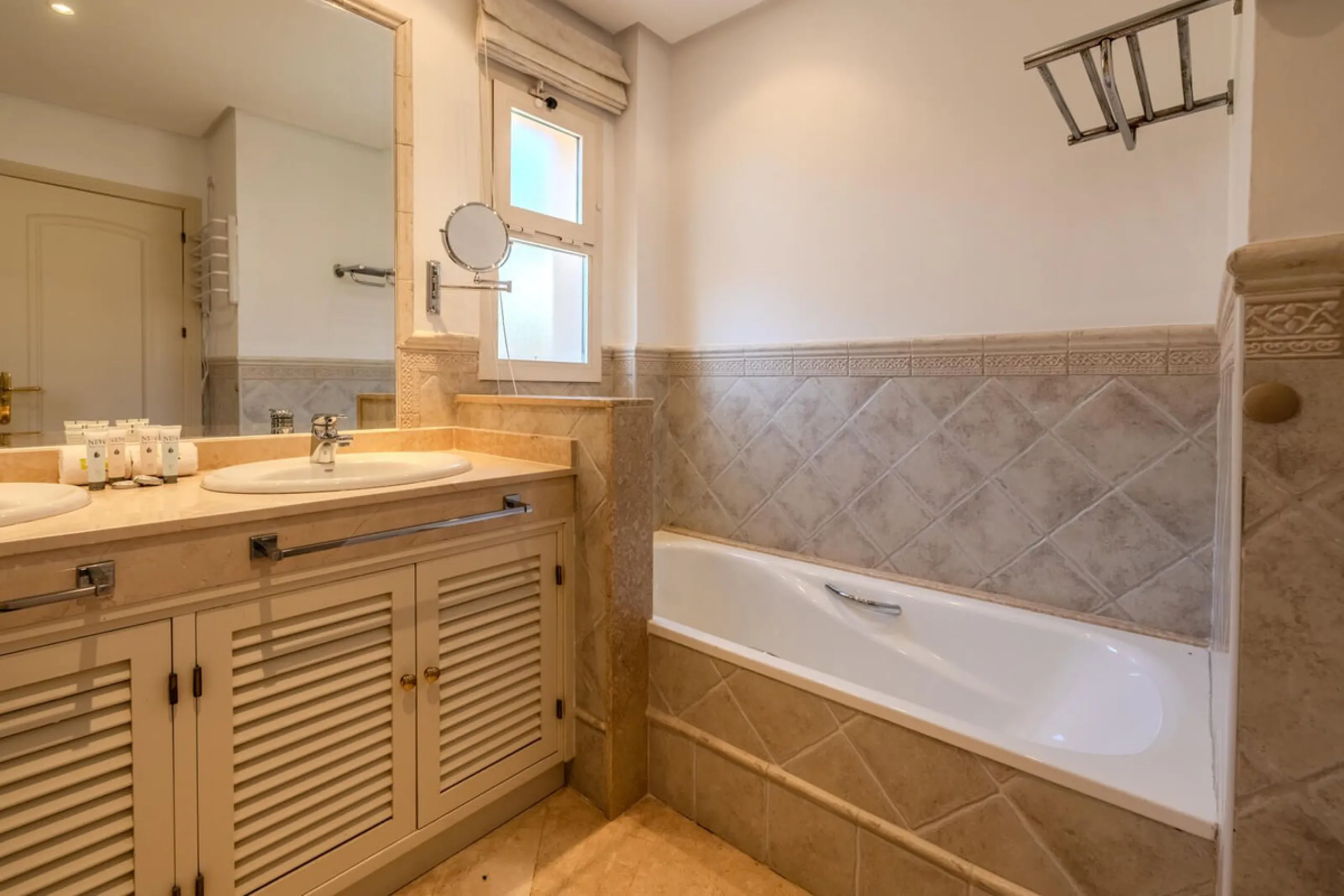 Stunning 3-Bedroom Penthouse with Breathtaking Coastal Views  in El Vicario, La Mairena