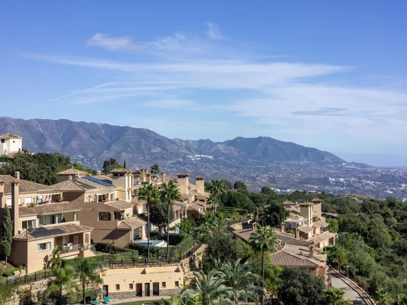 Stunning 3-Bedroom Penthouse with Breathtaking Coastal Views  in El Vicario, La Mairena