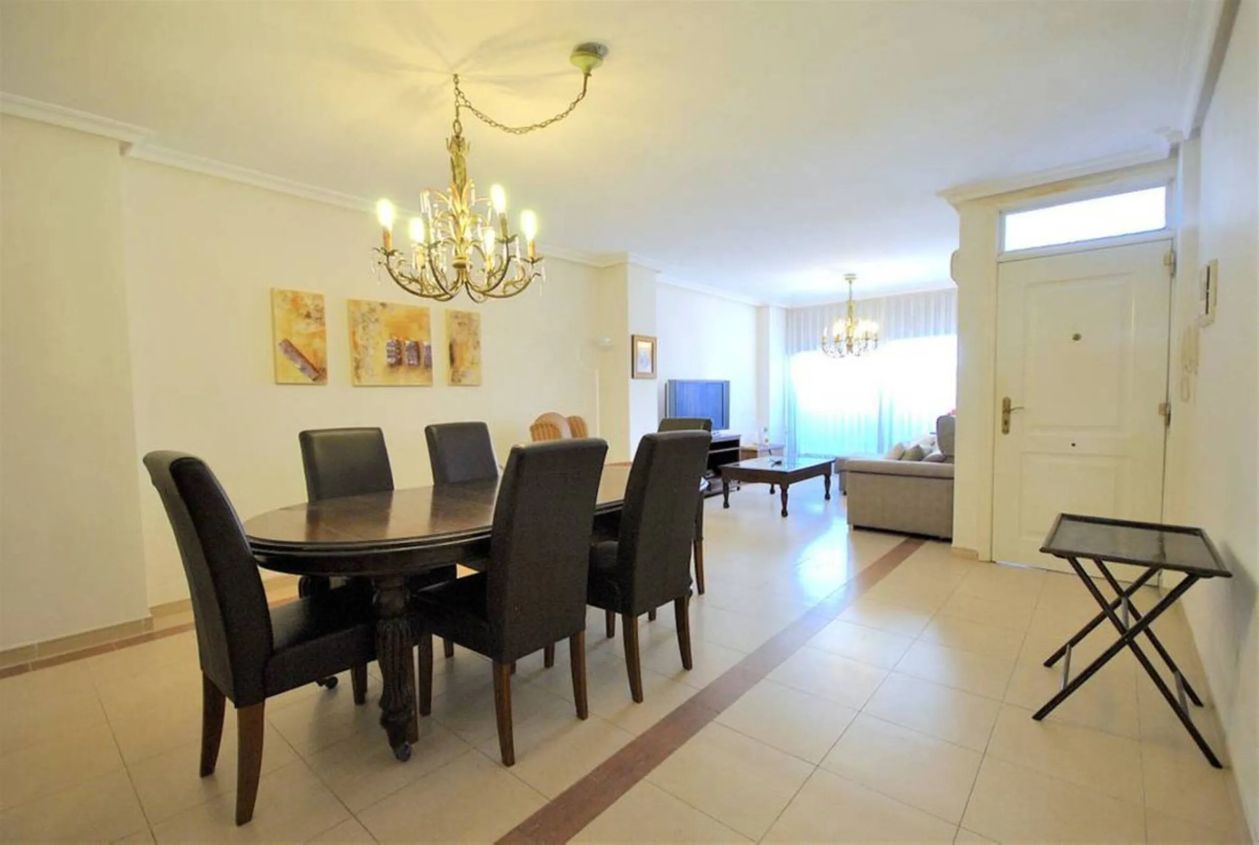 New on the market in the prestigious La Maestranza residential area in Aloha, a few minutes' walk from Puerto Banús and surrounded by all kinds of amenities.