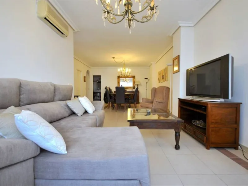 New on the market in the prestigious La Maestranza residential area in Aloha, a few minutes' walk from Puerto Banús and surrounded by all kinds of amenities.