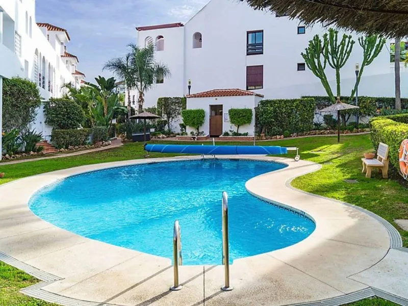 New on the market in the prestigious La Maestranza residential area in Aloha, a few minutes' walk from Puerto Banús and surrounded by all kinds of amenities.