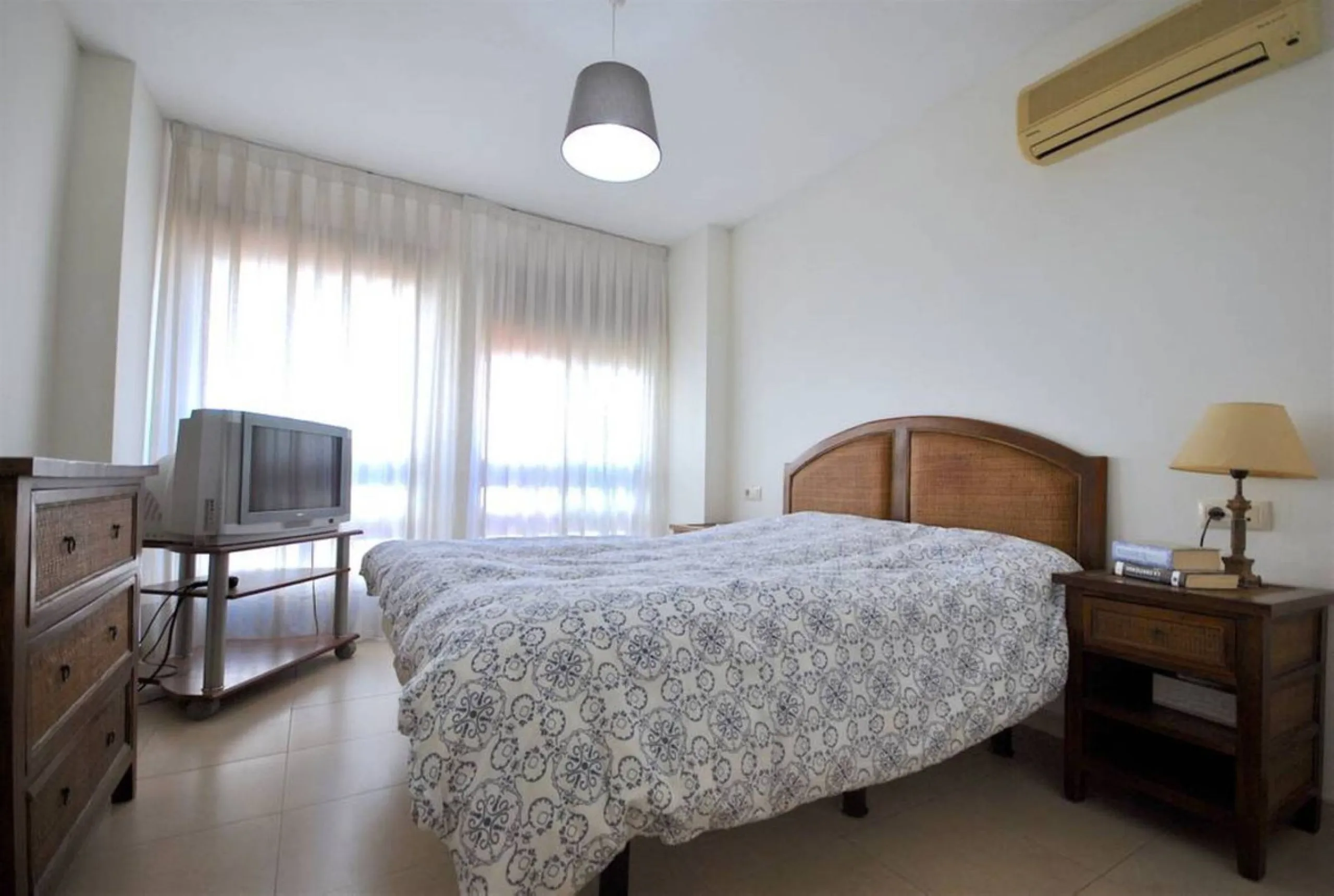 New on the market in the prestigious La Maestranza residential area in Aloha, a few minutes' walk from Puerto Banús and surrounded by all kinds of amenities.