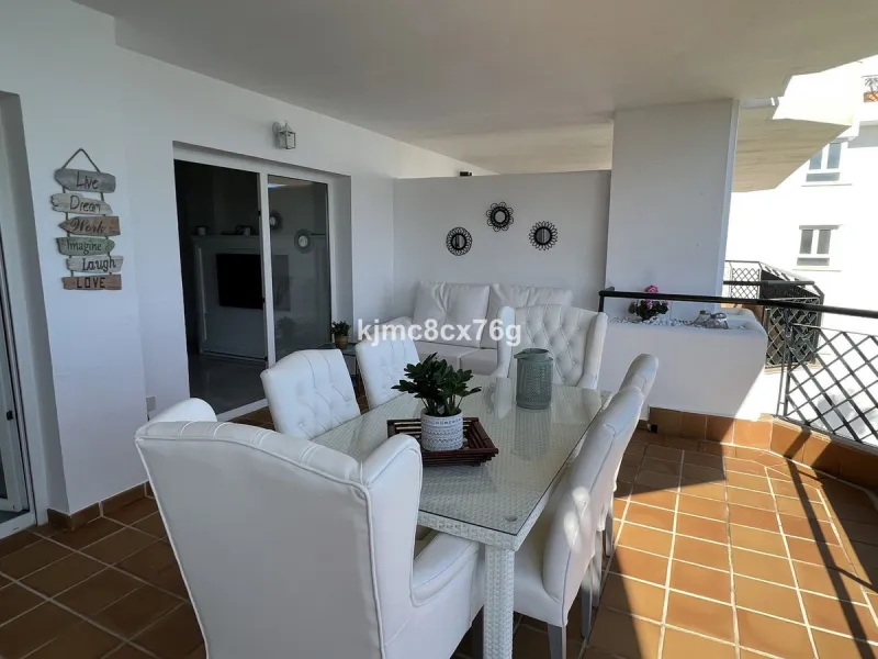 Make your dream come true at Mi Capricho, with an excellent beachfront apartment offering panoramic views in an exclusive residential complex.