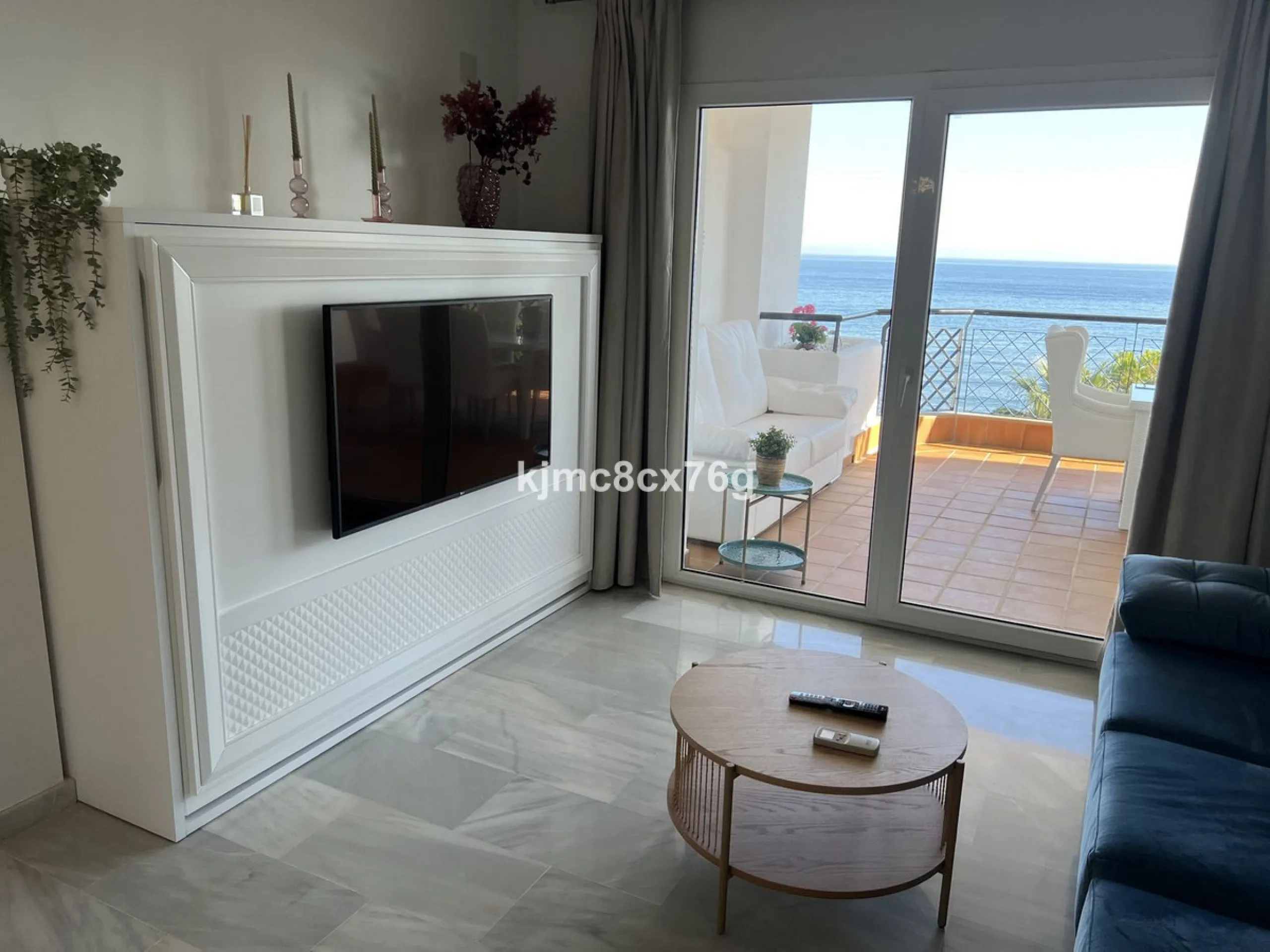 Make your dream come true at Mi Capricho, with an excellent beachfront apartment offering panoramic views in an exclusive residential complex.