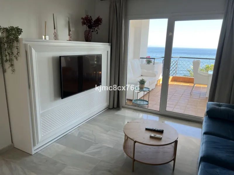 Make your dream come true at Mi Capricho, with an excellent beachfront apartment offering panoramic views in an exclusive residential complex.