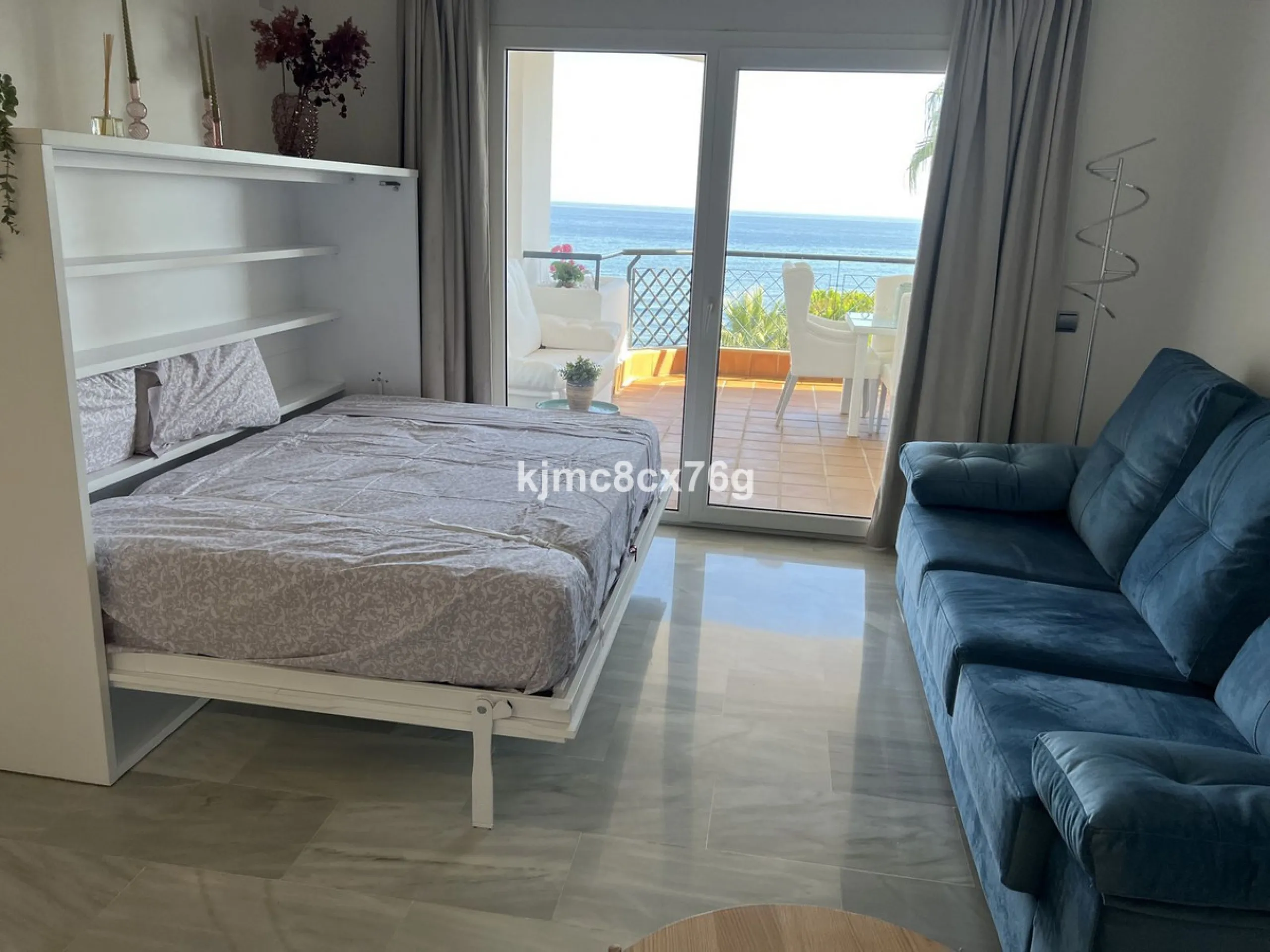 Make your dream come true at Mi Capricho, with an excellent beachfront apartment offering panoramic views in an exclusive residential complex.