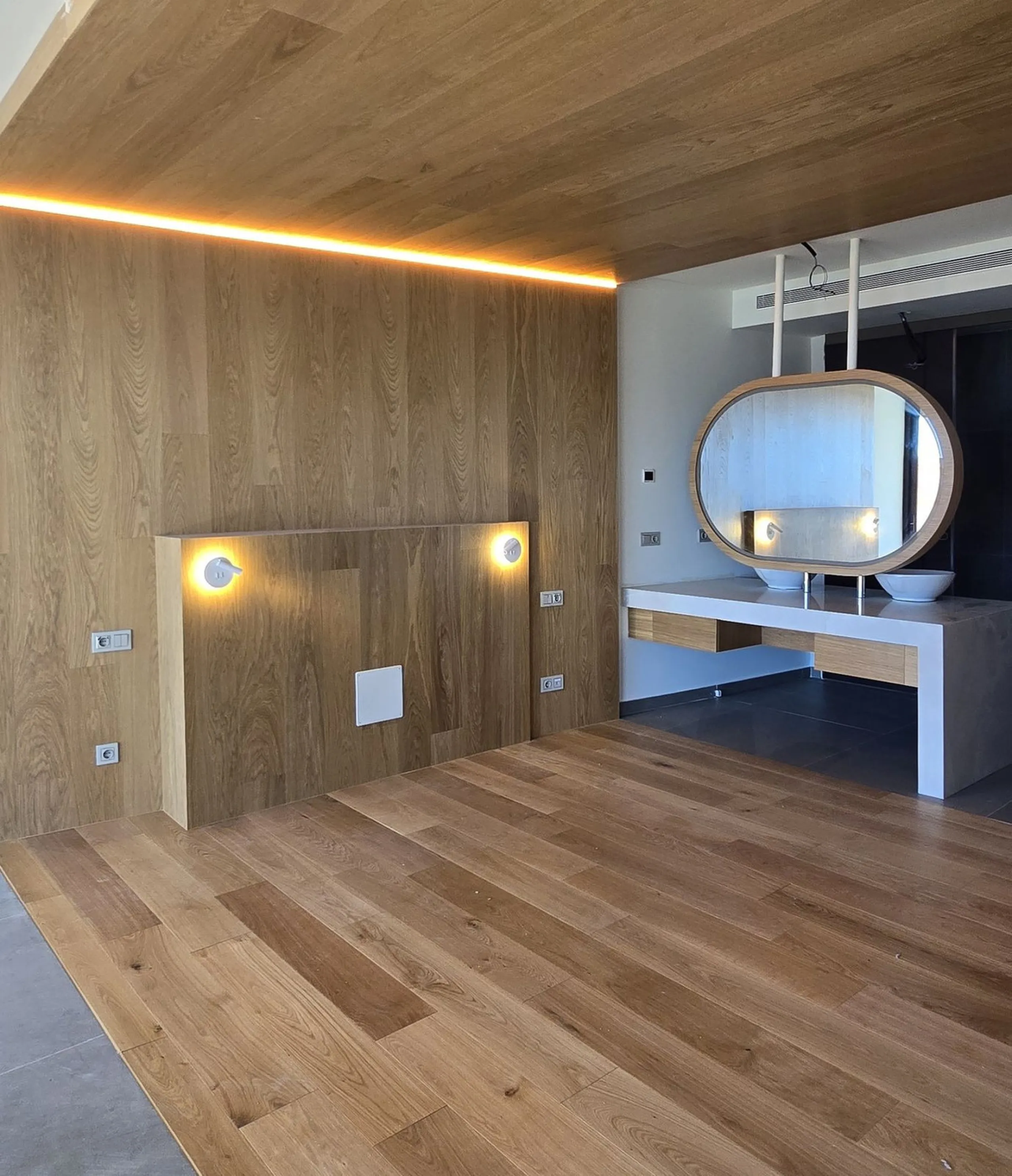 Exclusive Luxury middle floor Apartment with generous covered corner terrace.