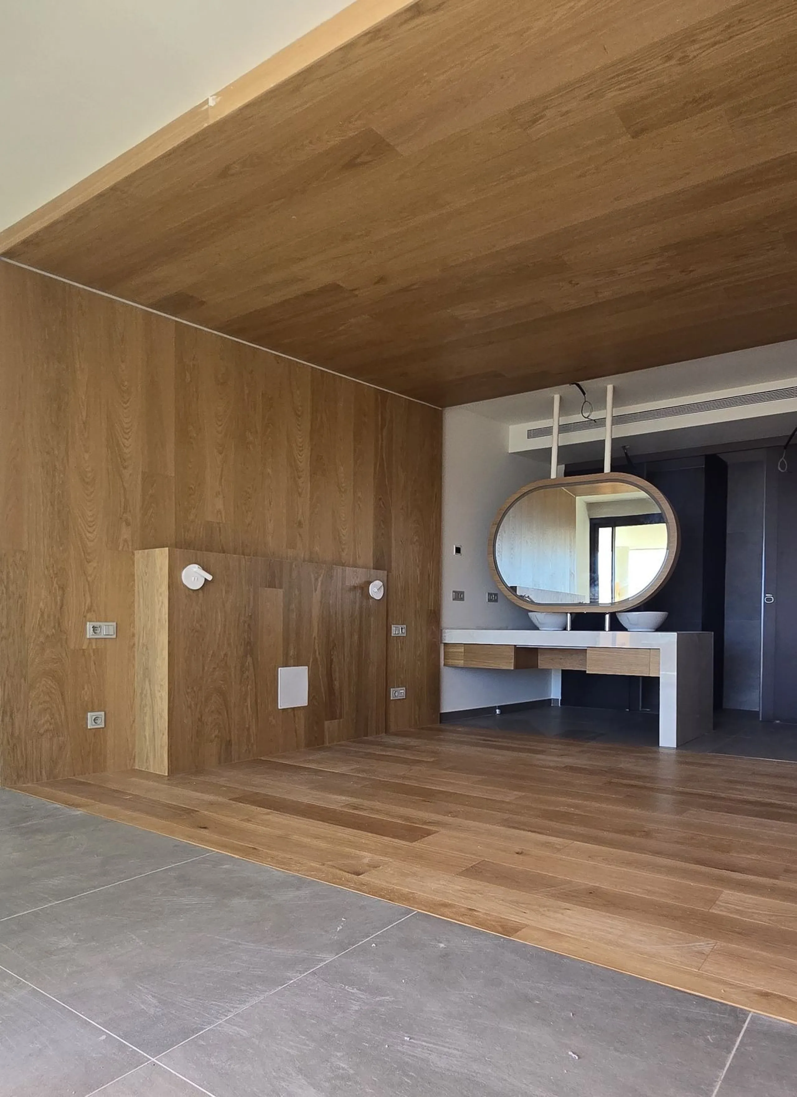 Exclusive Luxury middle floor Apartment with generous covered corner terrace.