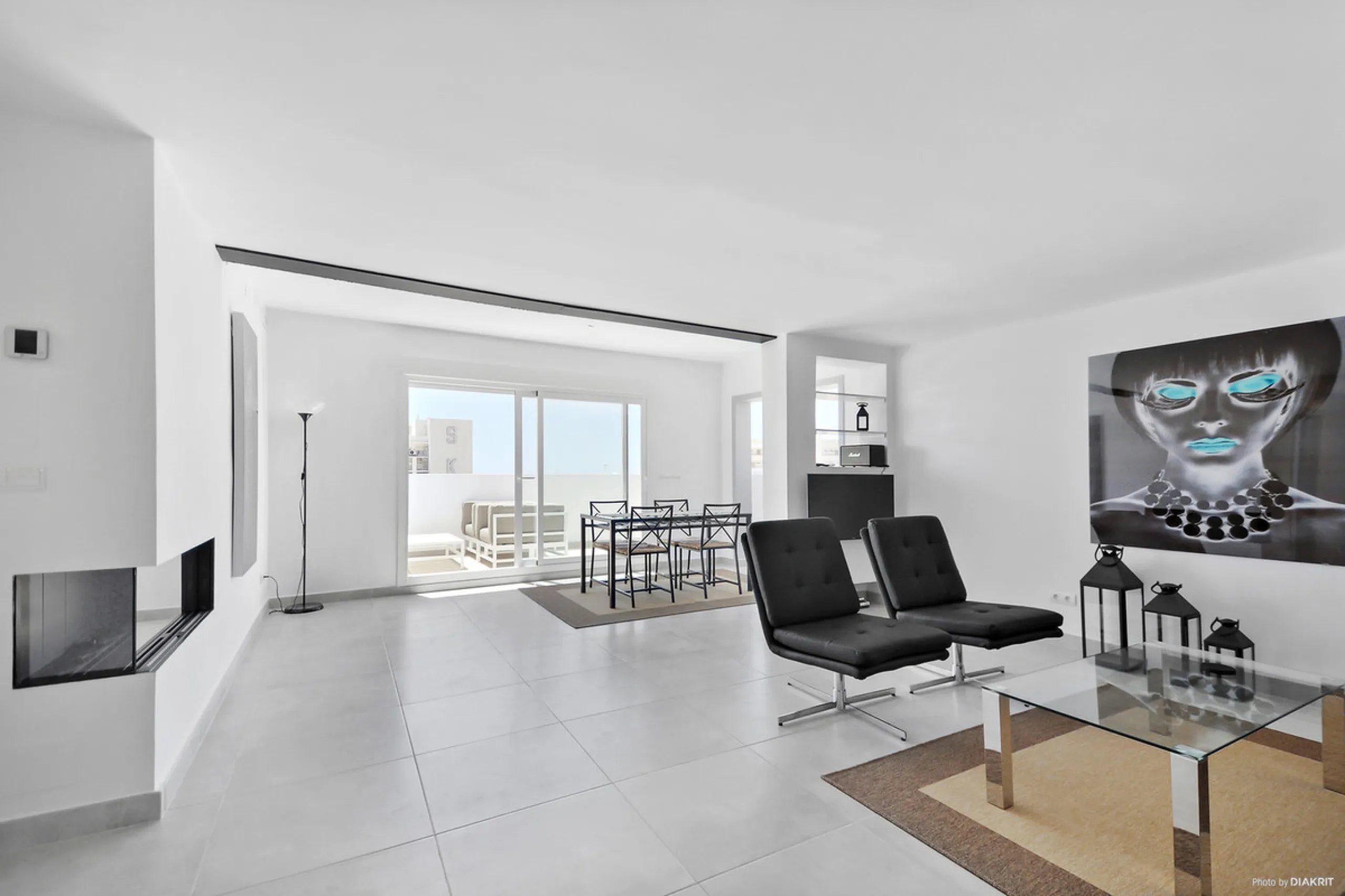 Welcome to this bright and stylish apartment where modern design meets an unbeatable location with stunning views of the Mediterranean. A home that offers open spaces, contemporary comfort, and a spacious terrace perfect for relaxation and entertaining.