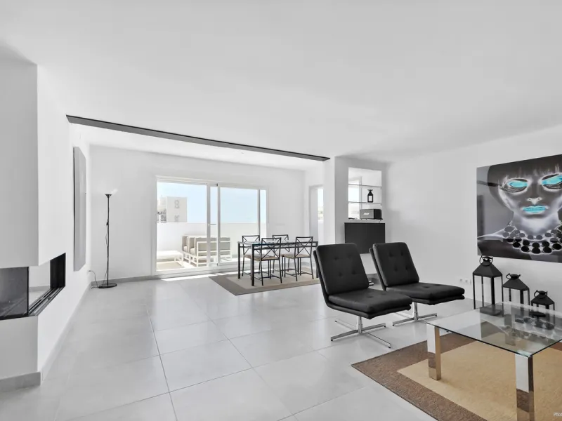 Welcome to this bright and stylish apartment where modern design meets an unbeatable location with stunning views of the Mediterranean. A home that offers open spaces, contemporary comfort, and a spacious terrace perfect for relaxation and entertaining.