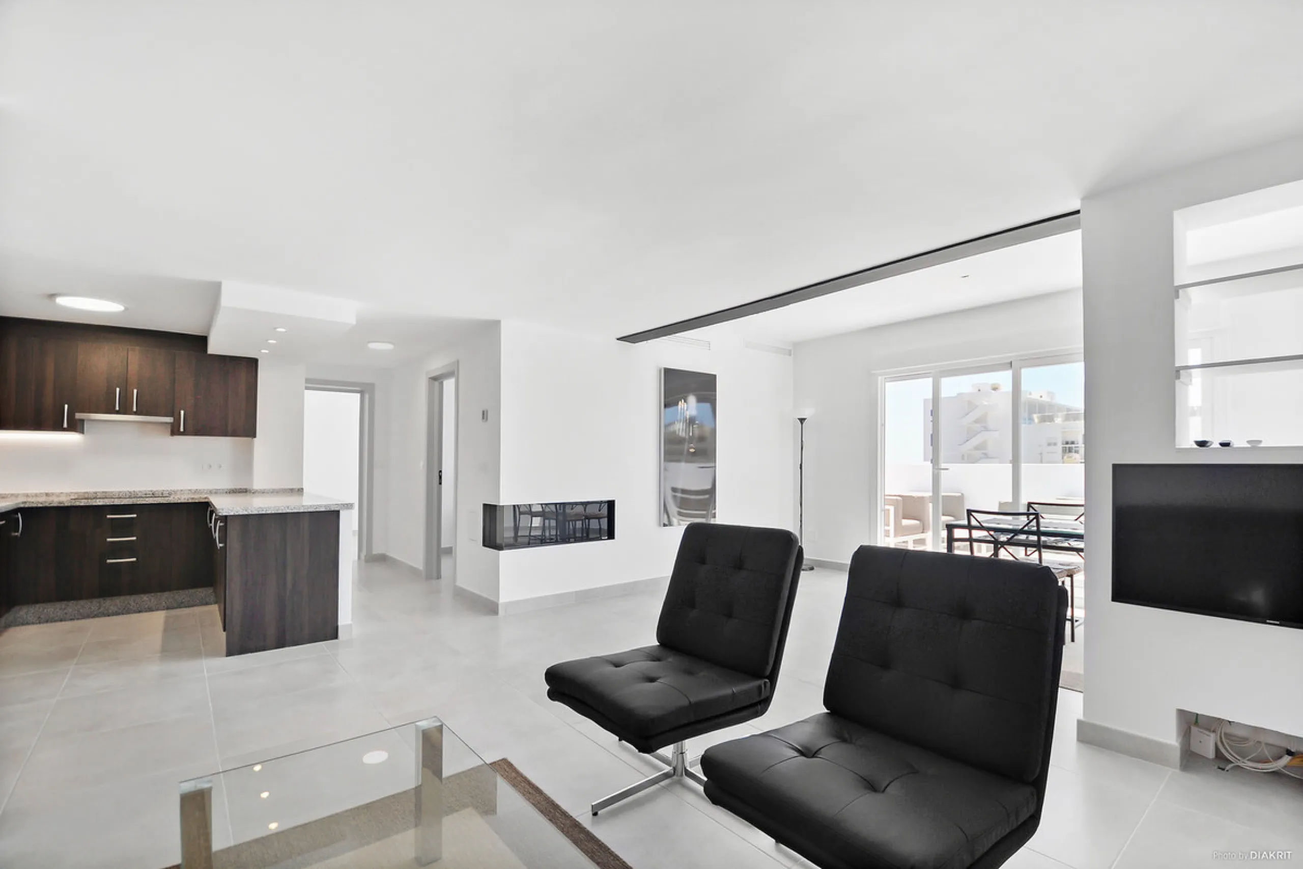Welcome to this bright and stylish apartment where modern design meets an unbeatable location with stunning views of the Mediterranean. A home that offers open spaces, contemporary comfort, and a spacious terrace perfect for relaxation and entertaining.