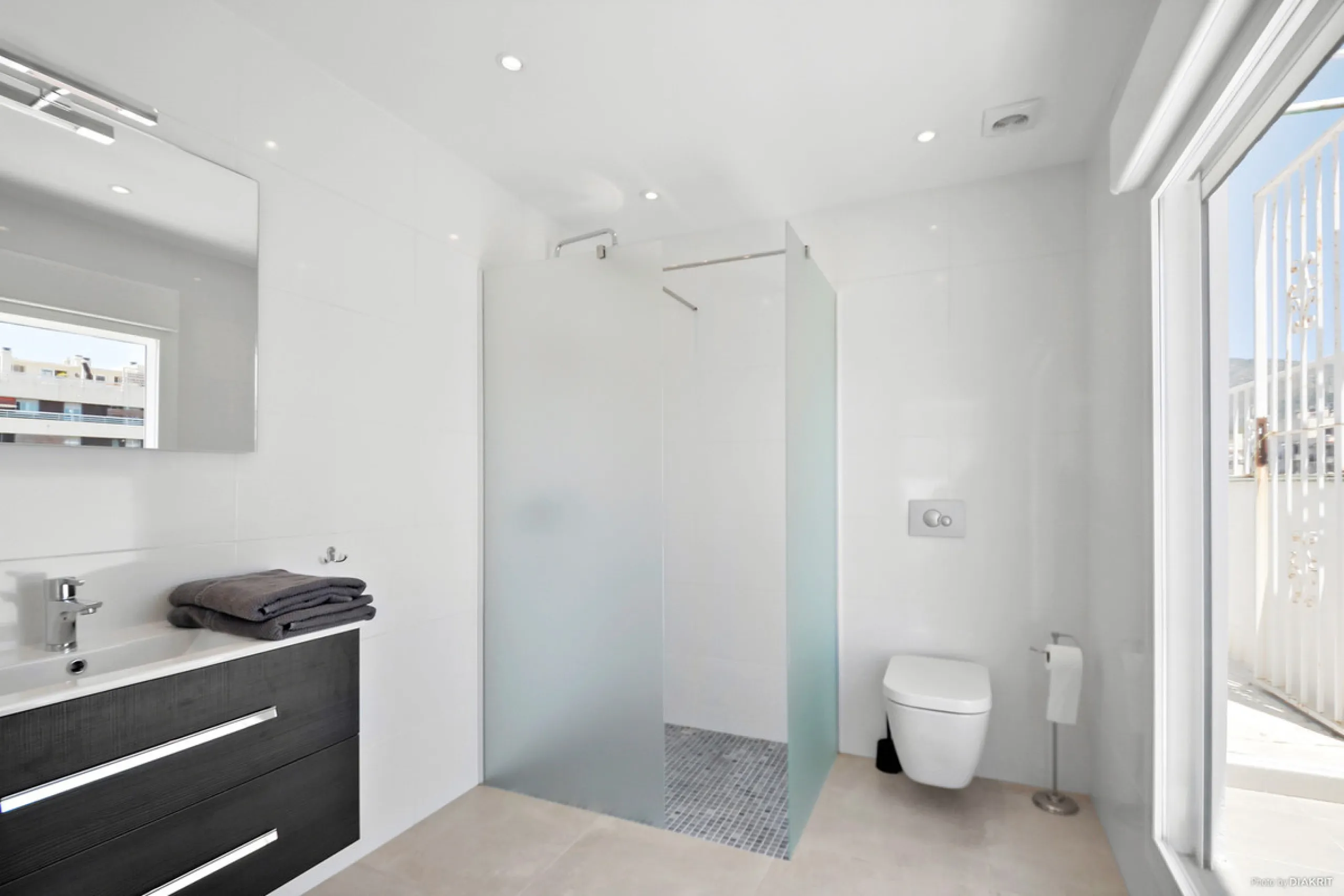 Welcome to this bright and stylish apartment where modern design meets an unbeatable location with stunning views of the Mediterranean. A home that offers open spaces, contemporary comfort, and a spacious terrace perfect for relaxation and entertaining.