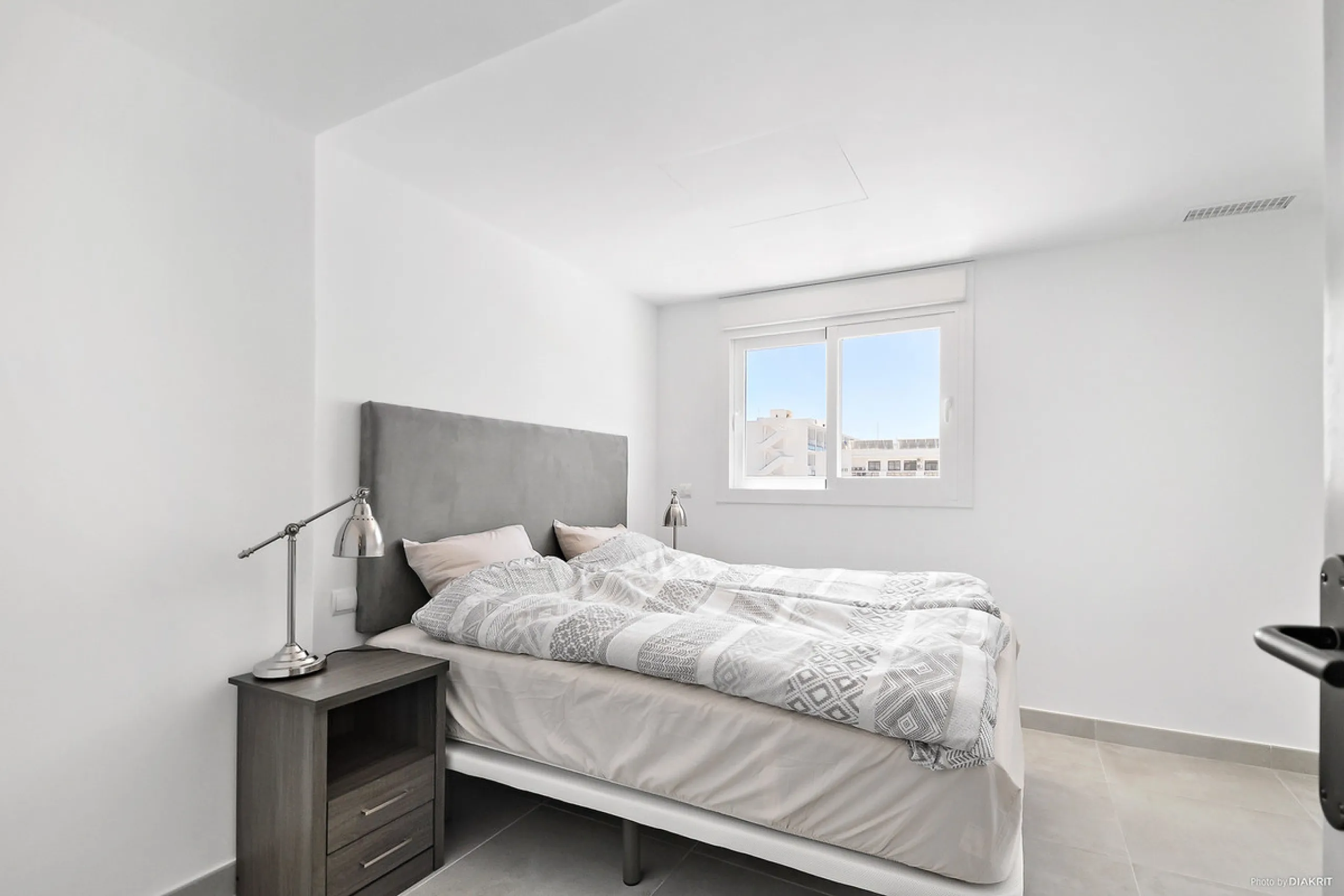 Welcome to this bright and stylish apartment where modern design meets an unbeatable location with stunning views of the Mediterranean. A home that offers open spaces, contemporary comfort, and a spacious terrace perfect for relaxation and entertaining.