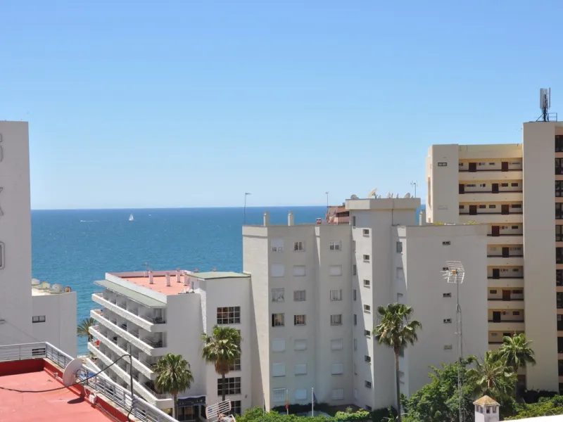 Welcome to this bright and stylish apartment where modern design meets an unbeatable location with stunning views of the Mediterranean. A home that offers open spaces, contemporary comfort, and a spacious terrace perfect for relaxation and entertaining.