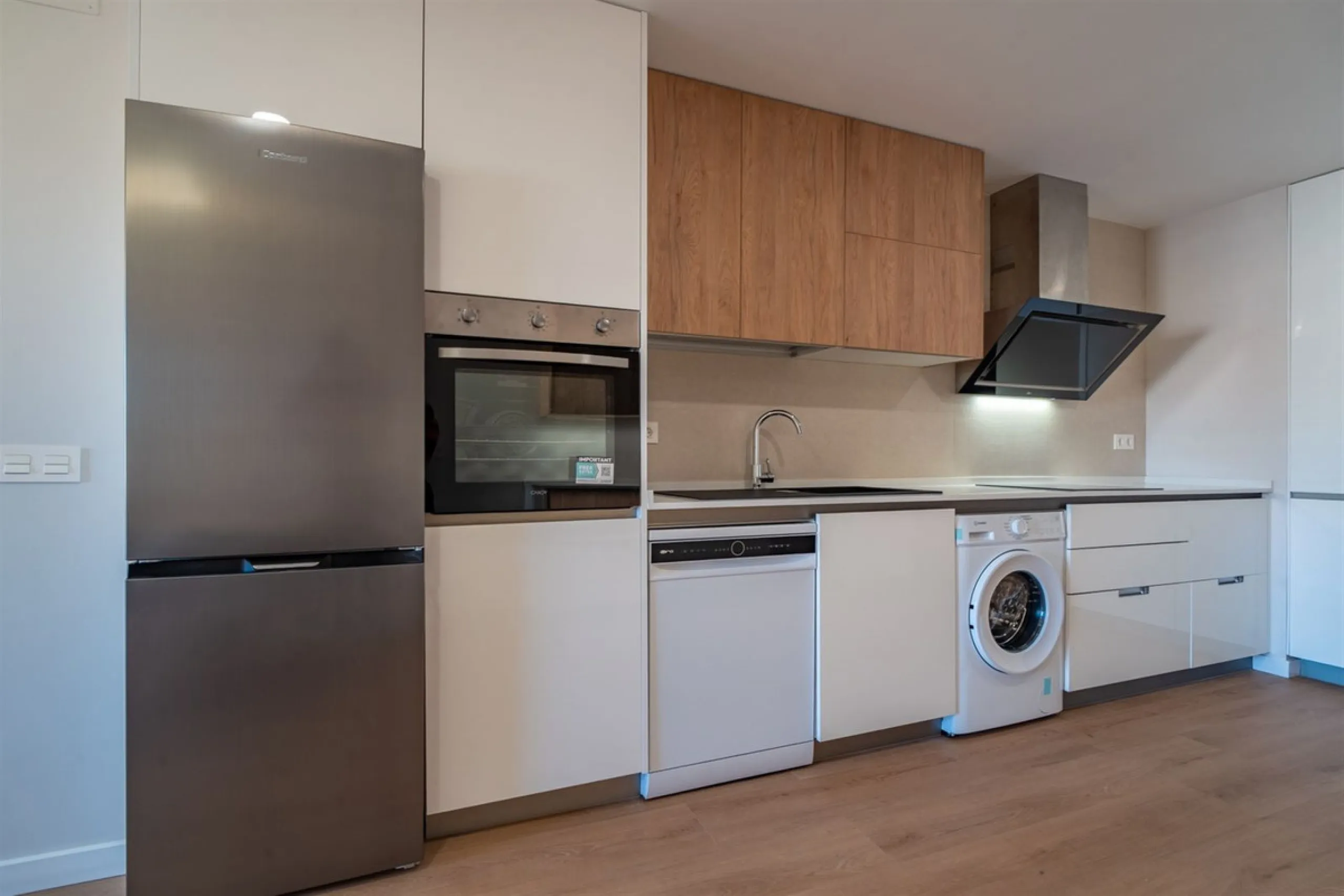Apartment - Middle Floor Apartment в продаже в Málaga, Málaga. В доме 3 спален и 2 ванных комнат. Площадь дома 140 м²